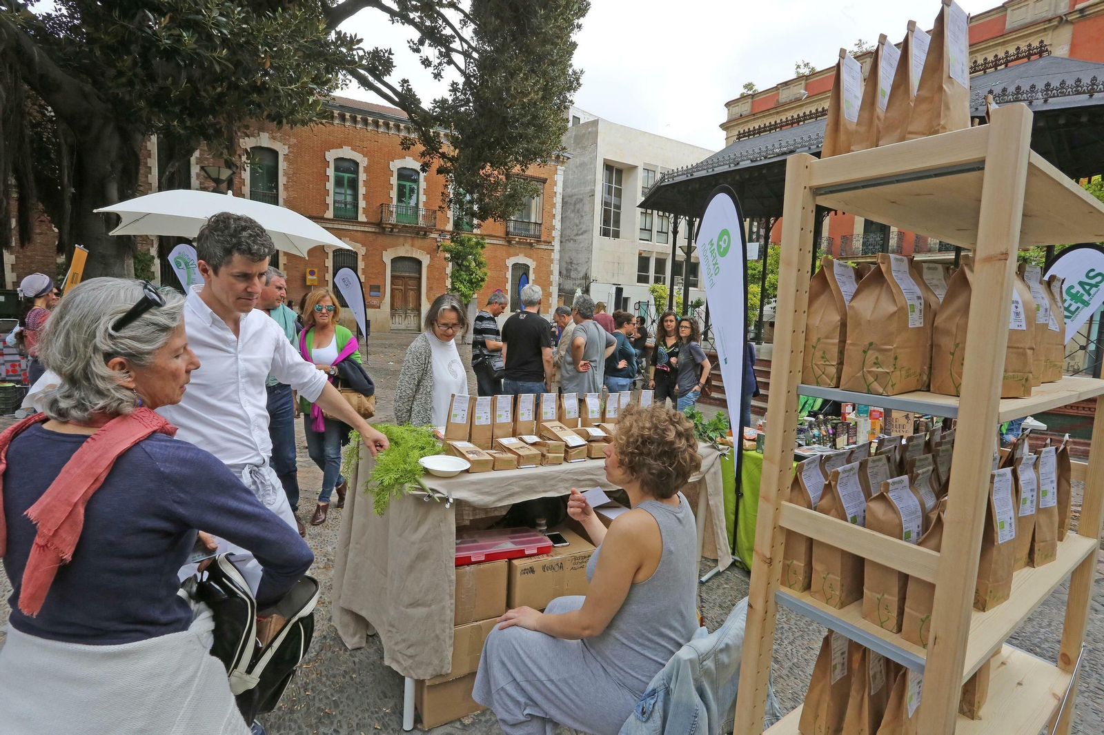 Imagen de la pasada edición del mercado en la plaza del Arenal.