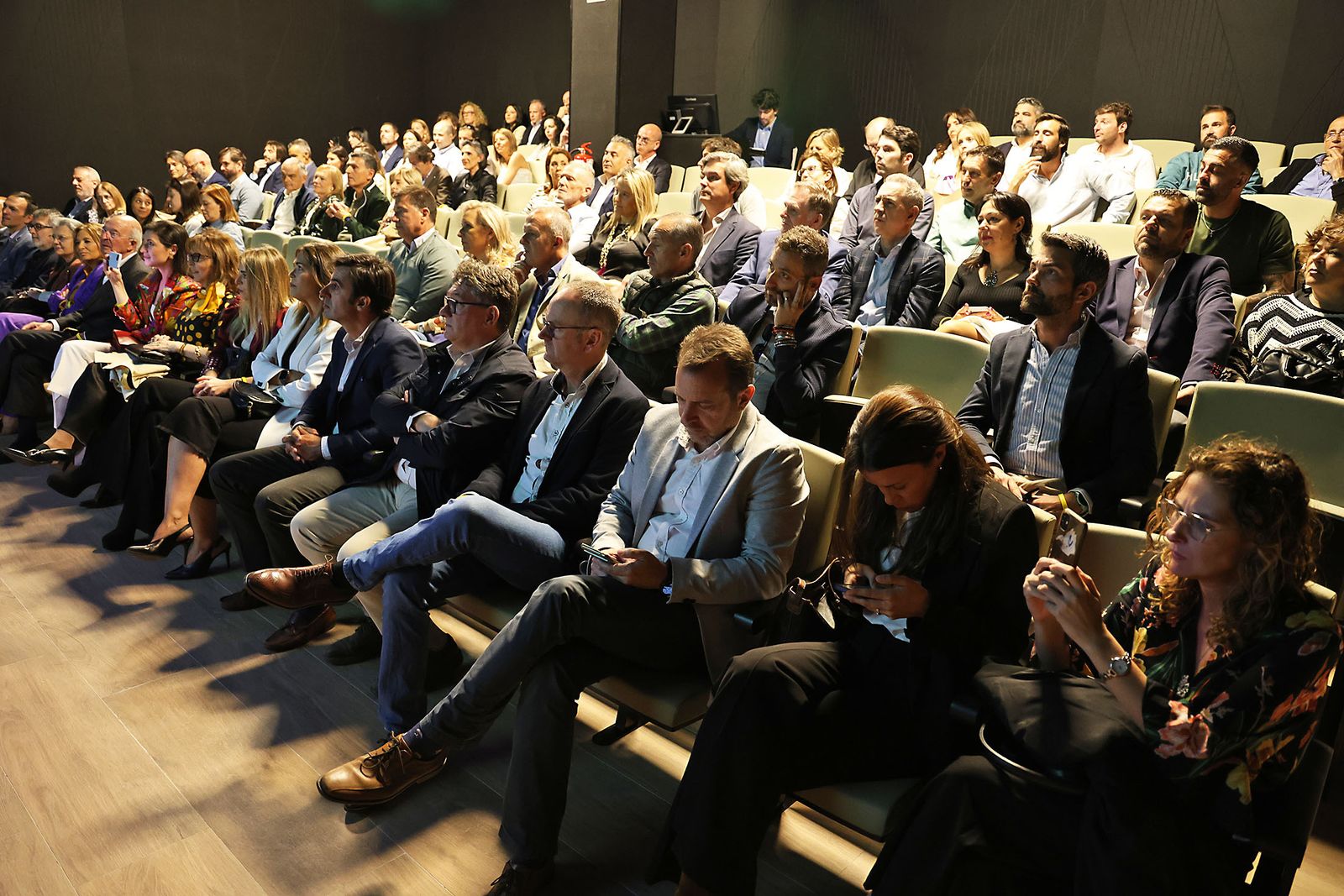 Movitransa presenta los nuevos modelos de BMW IX2 y el X2 en el complejo deportivo Lamiya