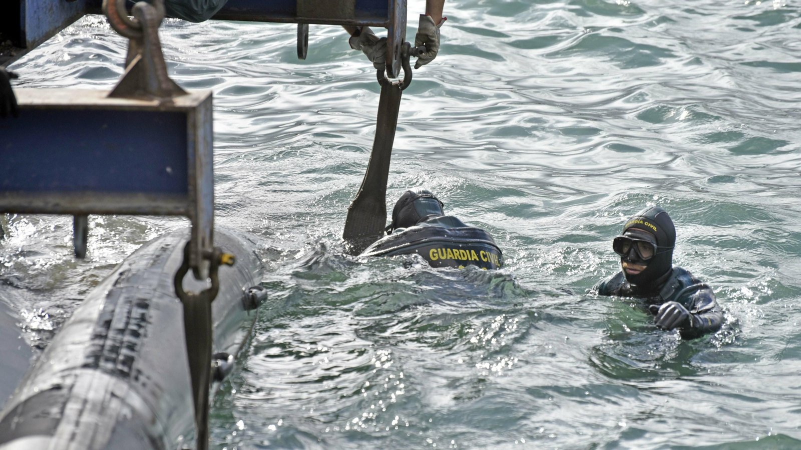Las fotos del desalojo de las narcolanchas del servicio marítimo de la Guardia Civil