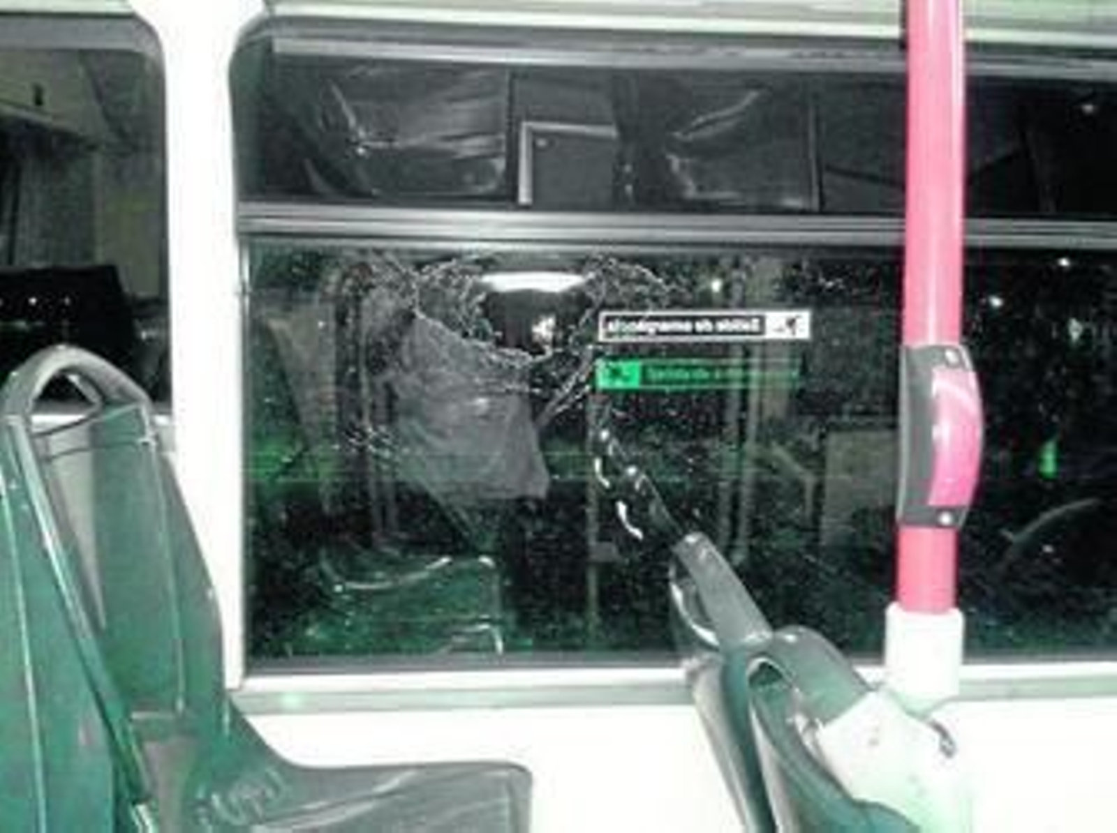 Una luna rota en un autobús deTussam.