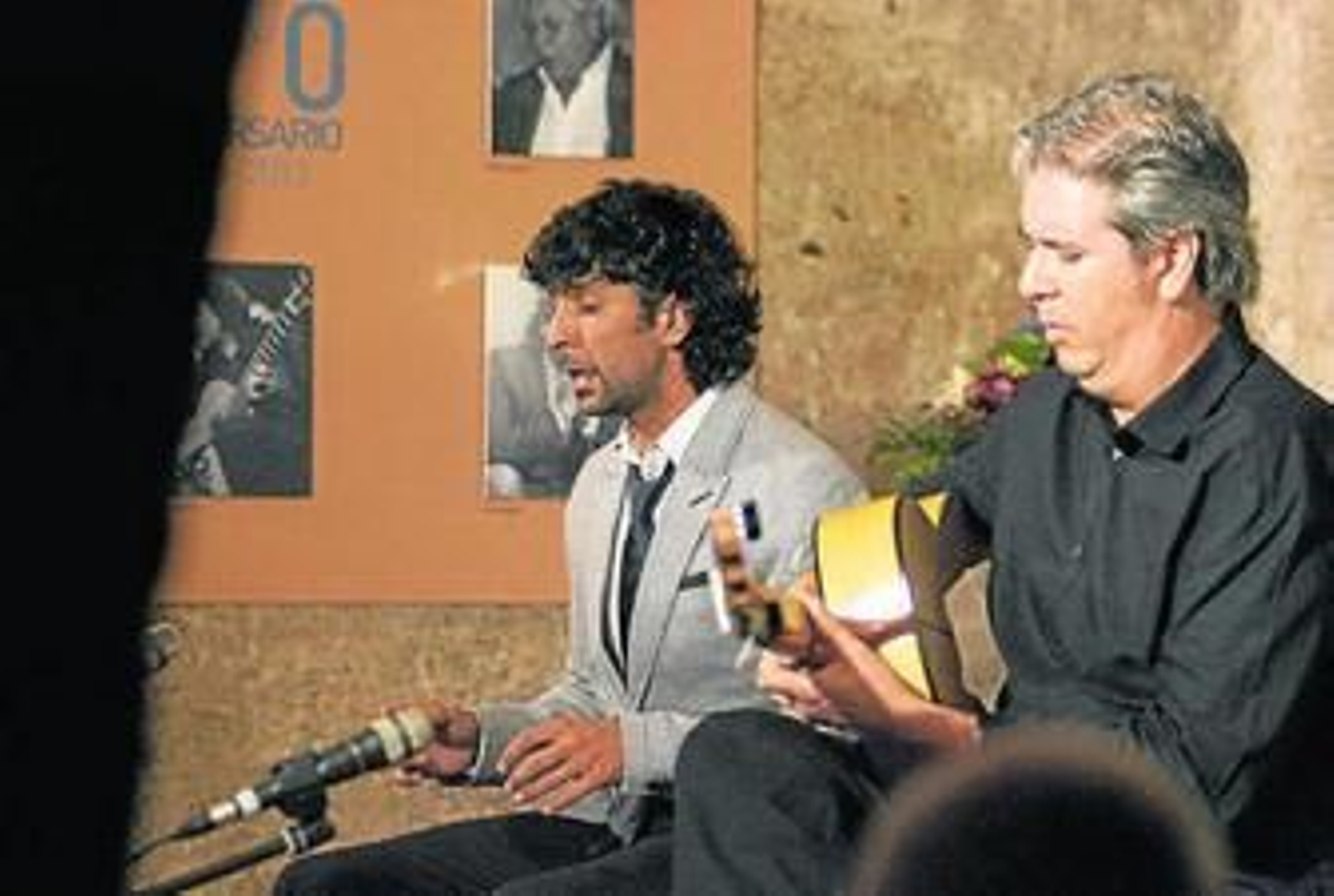 Arcángel con Miguel Ángel Cortés en la Peña El Taranto.