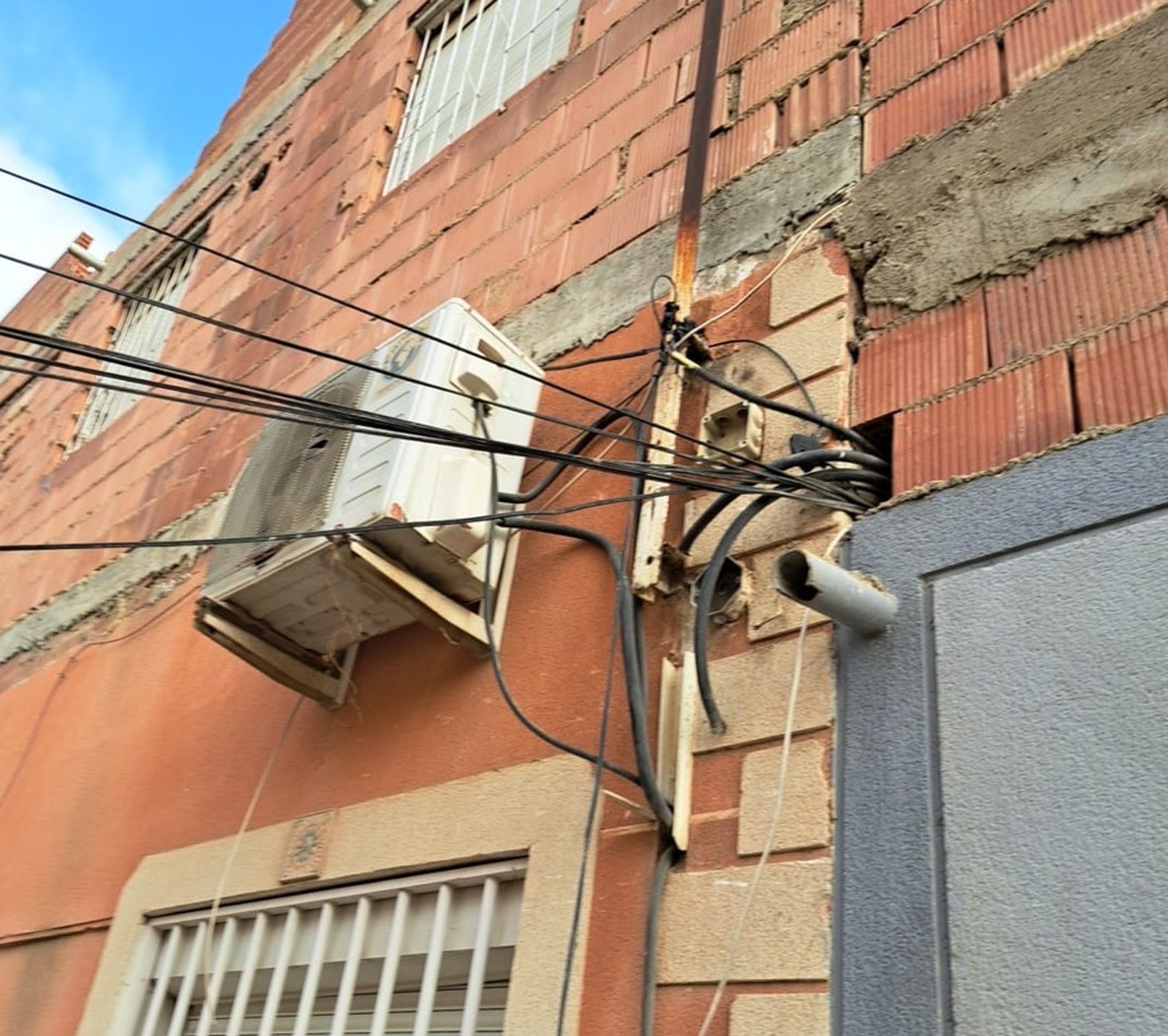 Uno de los enganches desconectados en Los Almendros.