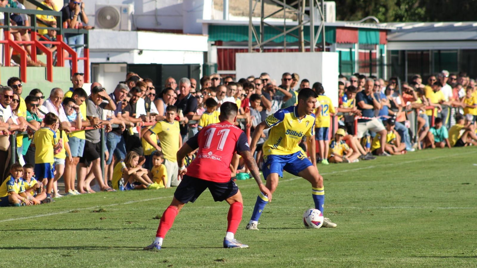 Las imágenes del amistoso entre el Barbate y el Cádiz CF