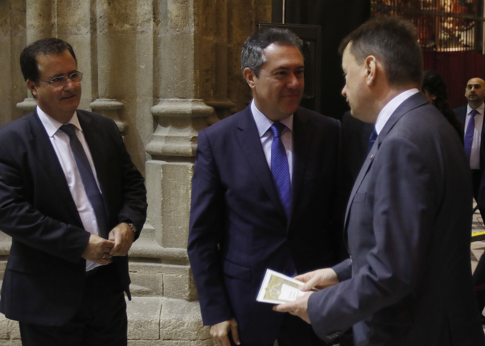 La coronación y el regreso de la Virgen de la Salud, en imágenes