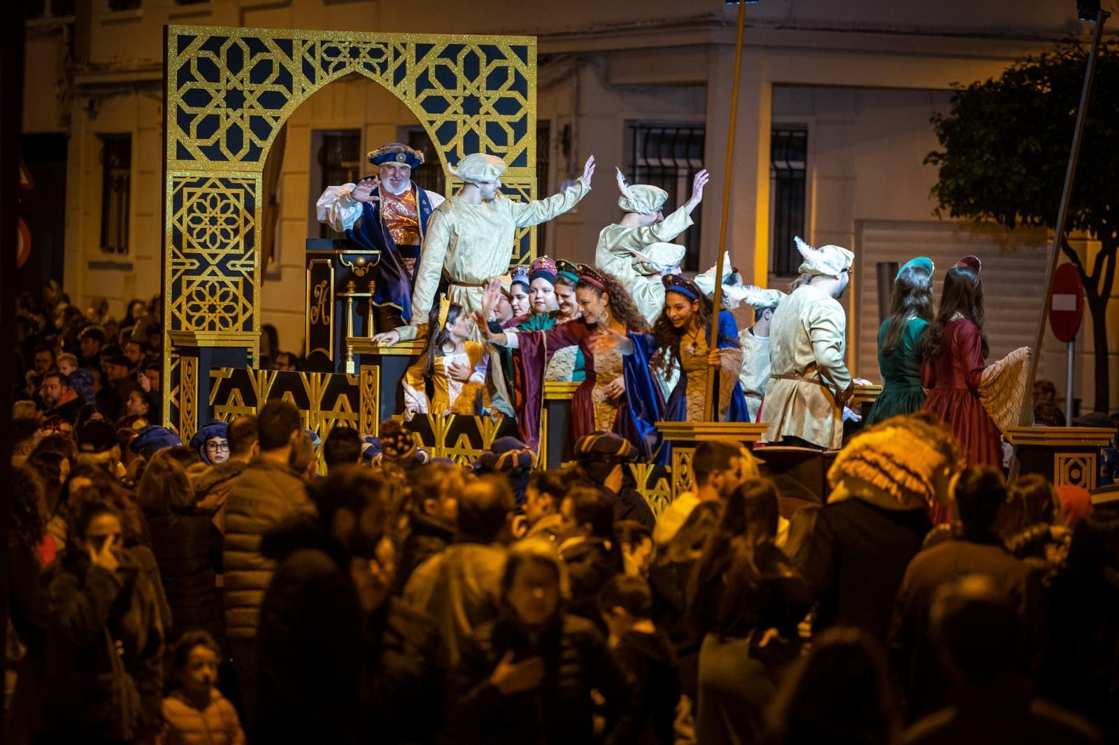 Las imágenes de la cabalgata del Heraldo de los Reyes Magos en San Fernando