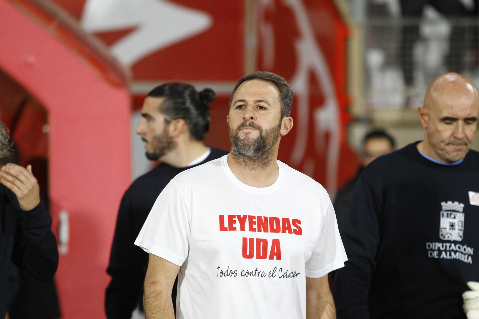 Imágenes del partido homenaje al 'eterno' capitán de la U.D. Almería, José Ortiz