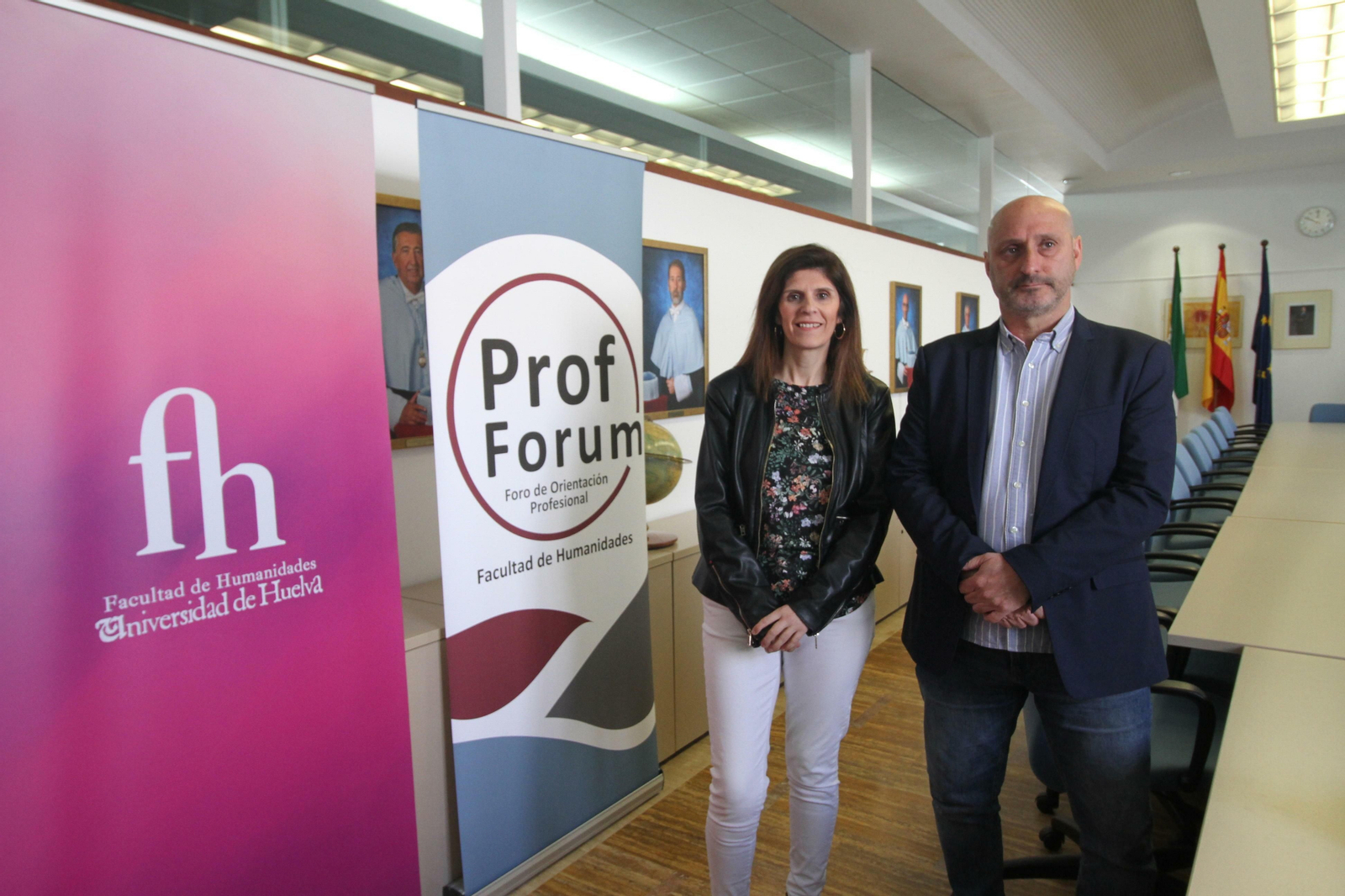 María Auxiliadora Pérez y Alfonso Doctor, en la presentación del I Foro de Orientación Profesional al alumnado de la Facultad de Humanidades. María Auxiliadora Pérez y Alfonso Doctor, en la presentación del I Foro de Orientación Profesional al alumnado de la Facultad de Humanidades.