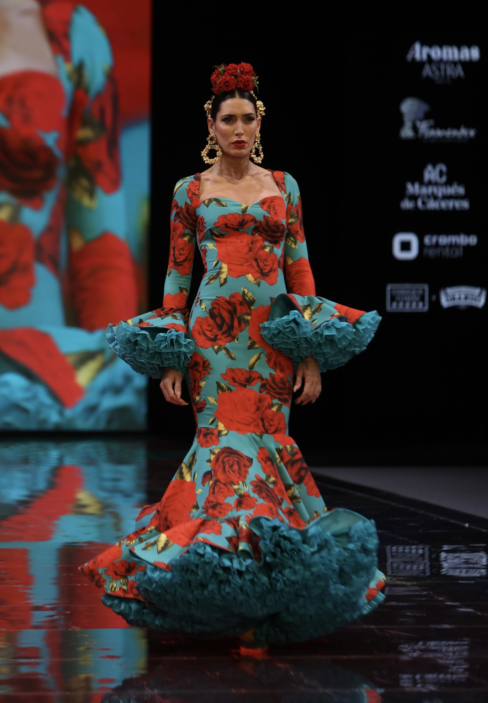 Desfile de Rosa Pedroche en SIMOF, todas las fotos