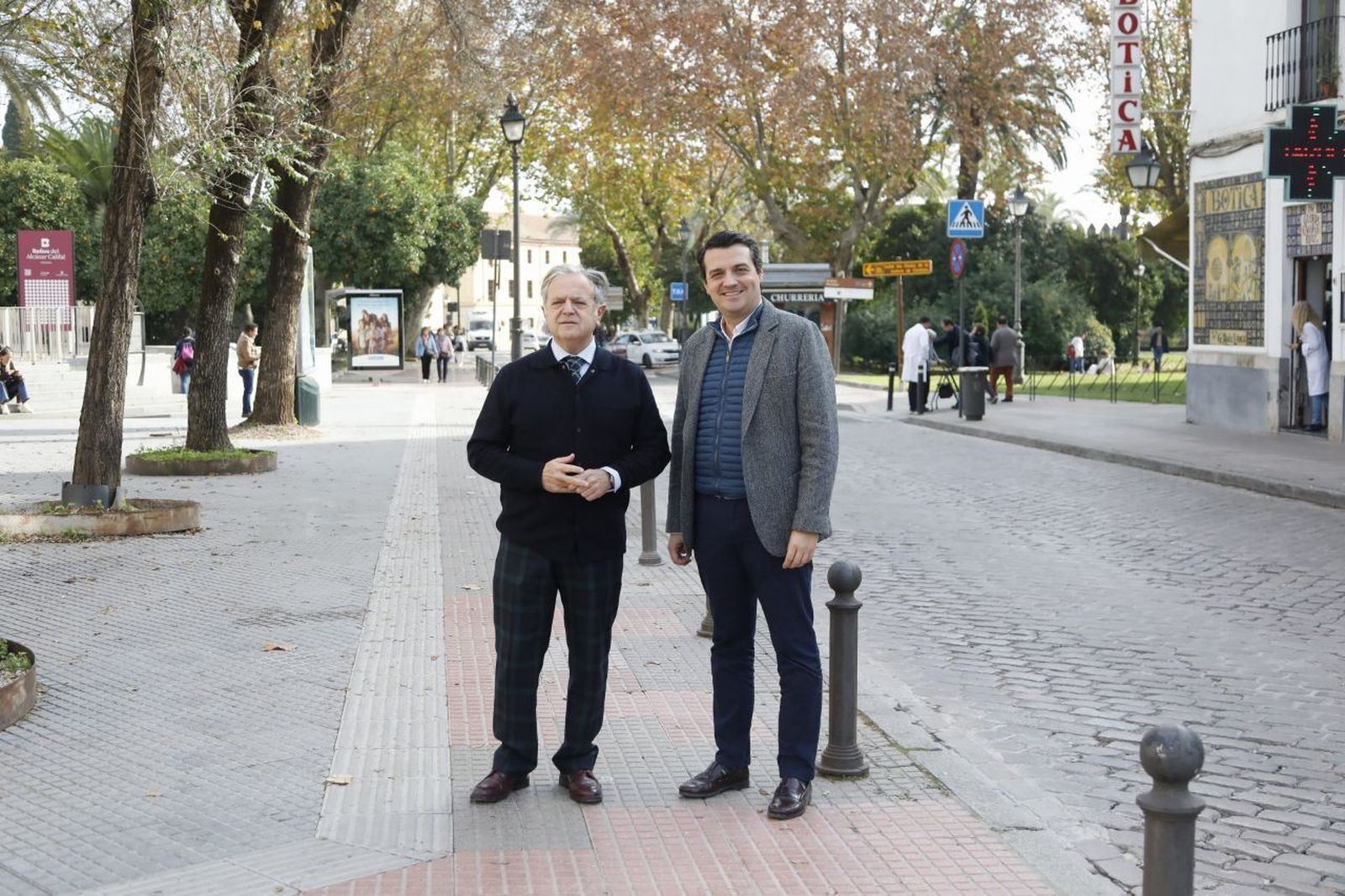 Salvador Fuentes y José María Bellido en la avenida Doctor Fleming.
