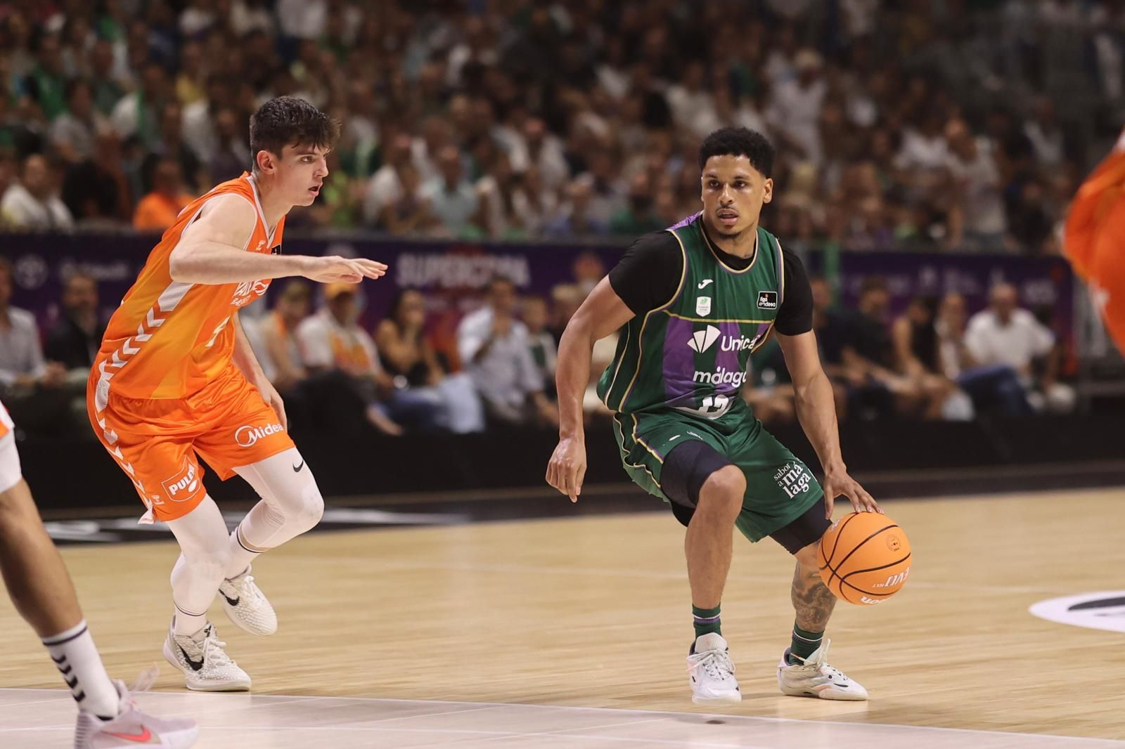 El Unicaja - Valencia Basket de la Supercopa, en fotos