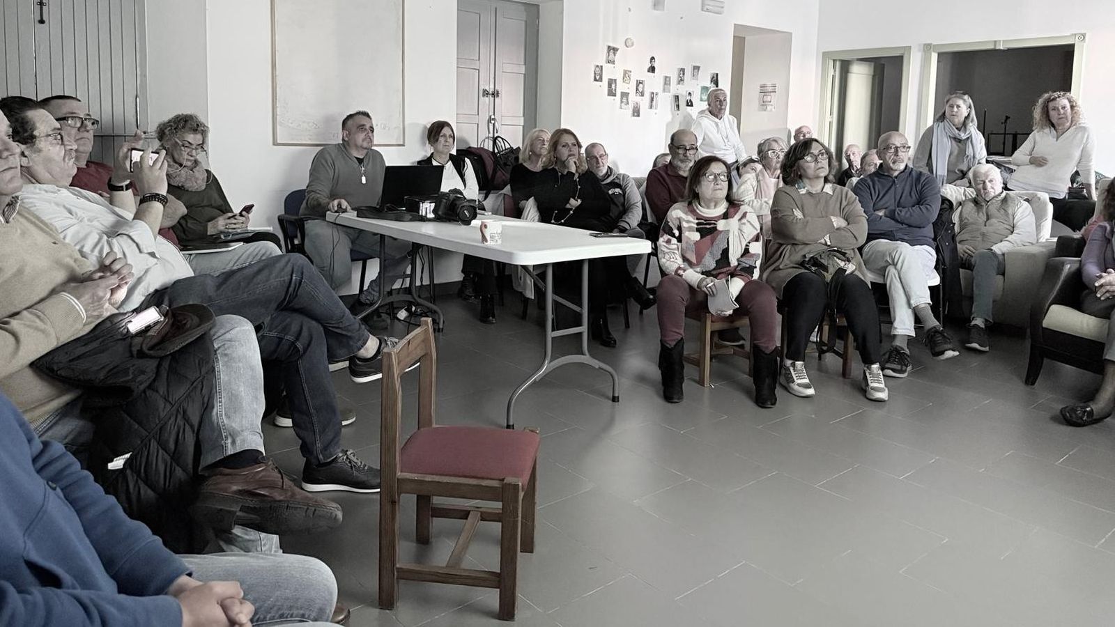 Los asistentes y el ponente, este jueves