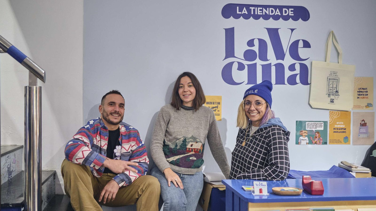 Los integrantes de La Vecina, en su sede y tienda de José del Toro.