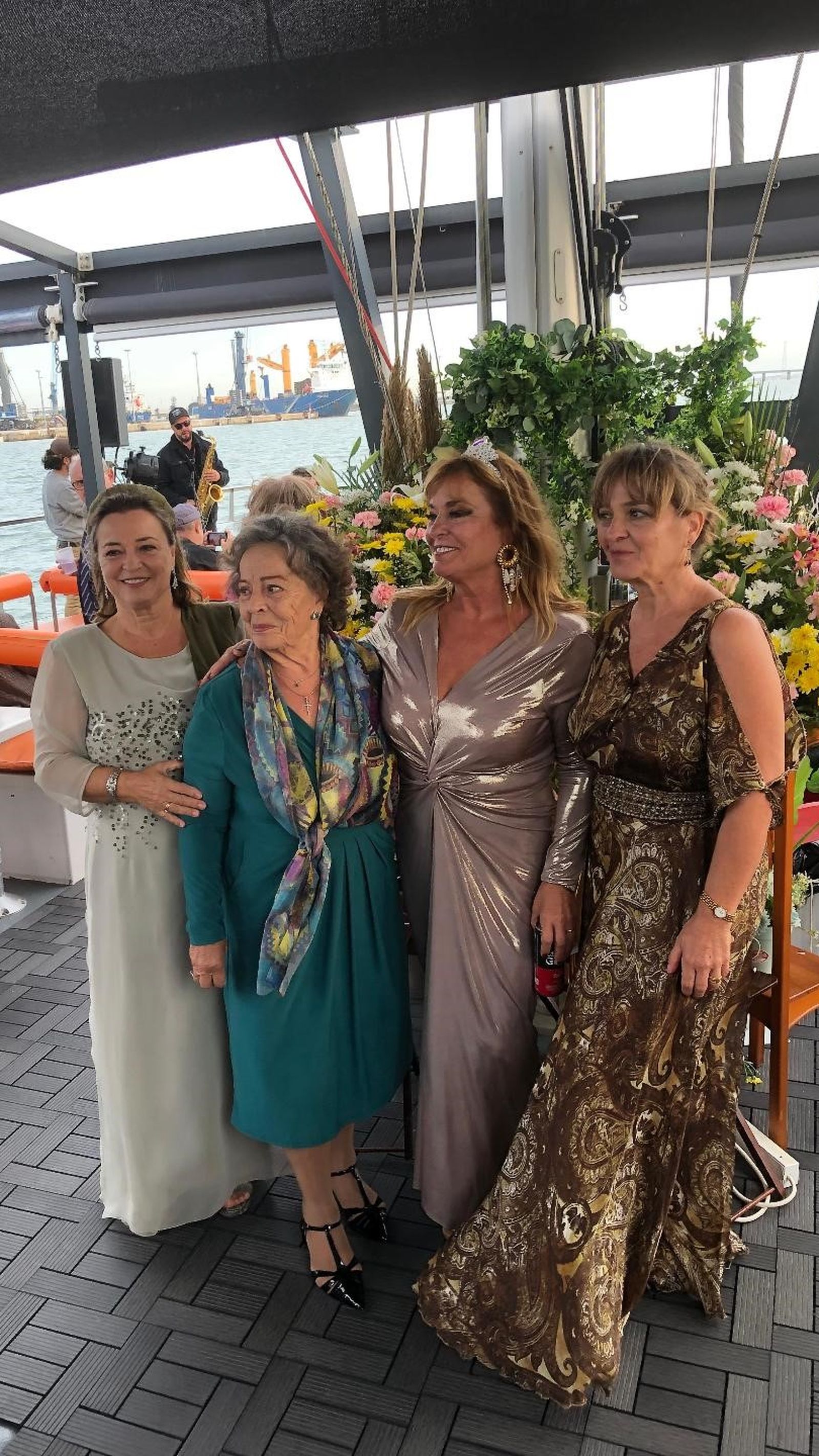 La anfitriona Mami Guillón con Lola Guillón, Lola Sabino y  Yolanda Guillón, durante el festejo.