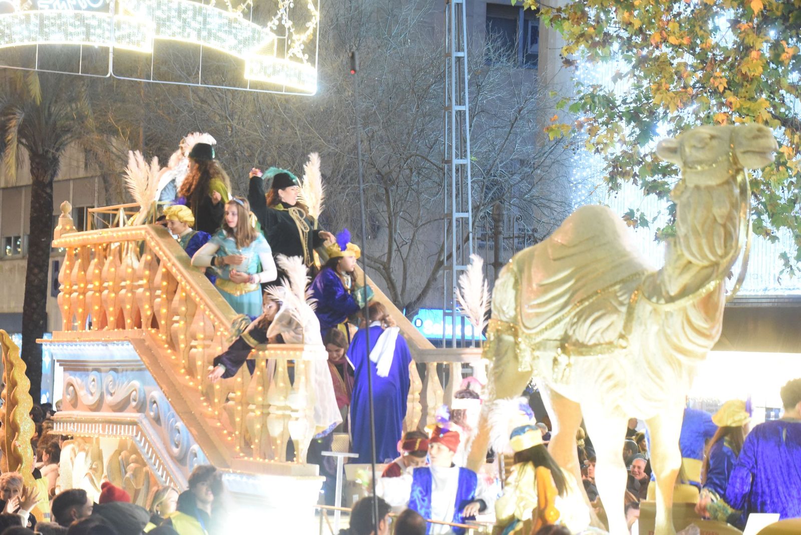 La ilusión se extiende por Córdoba en una mágica cabalgata de Reyes