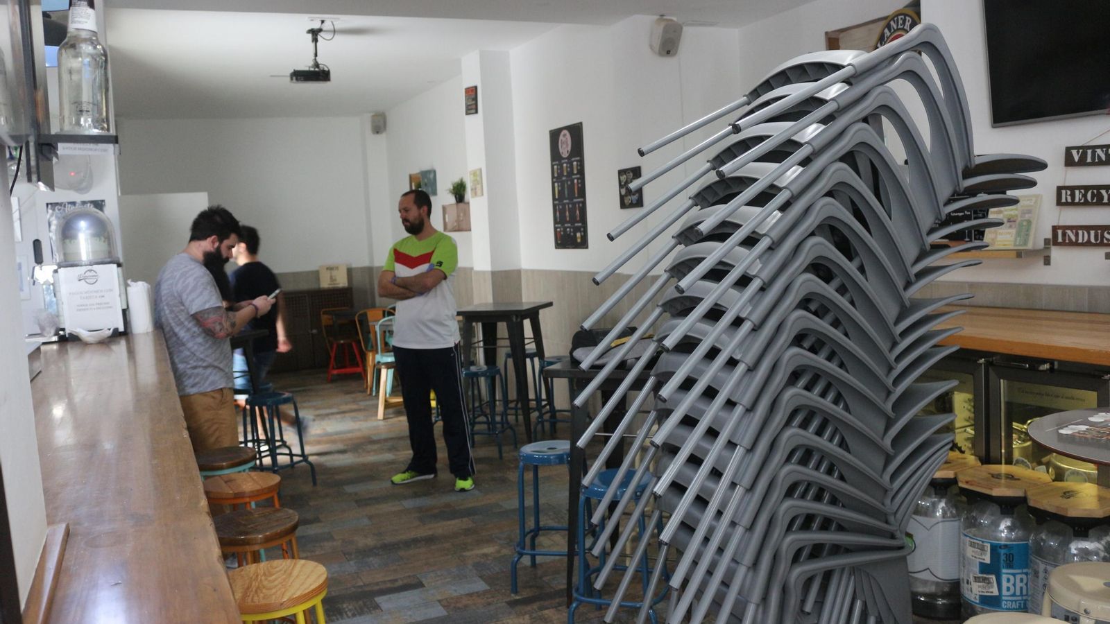 Preparativos en Panorama, calle Sagasta