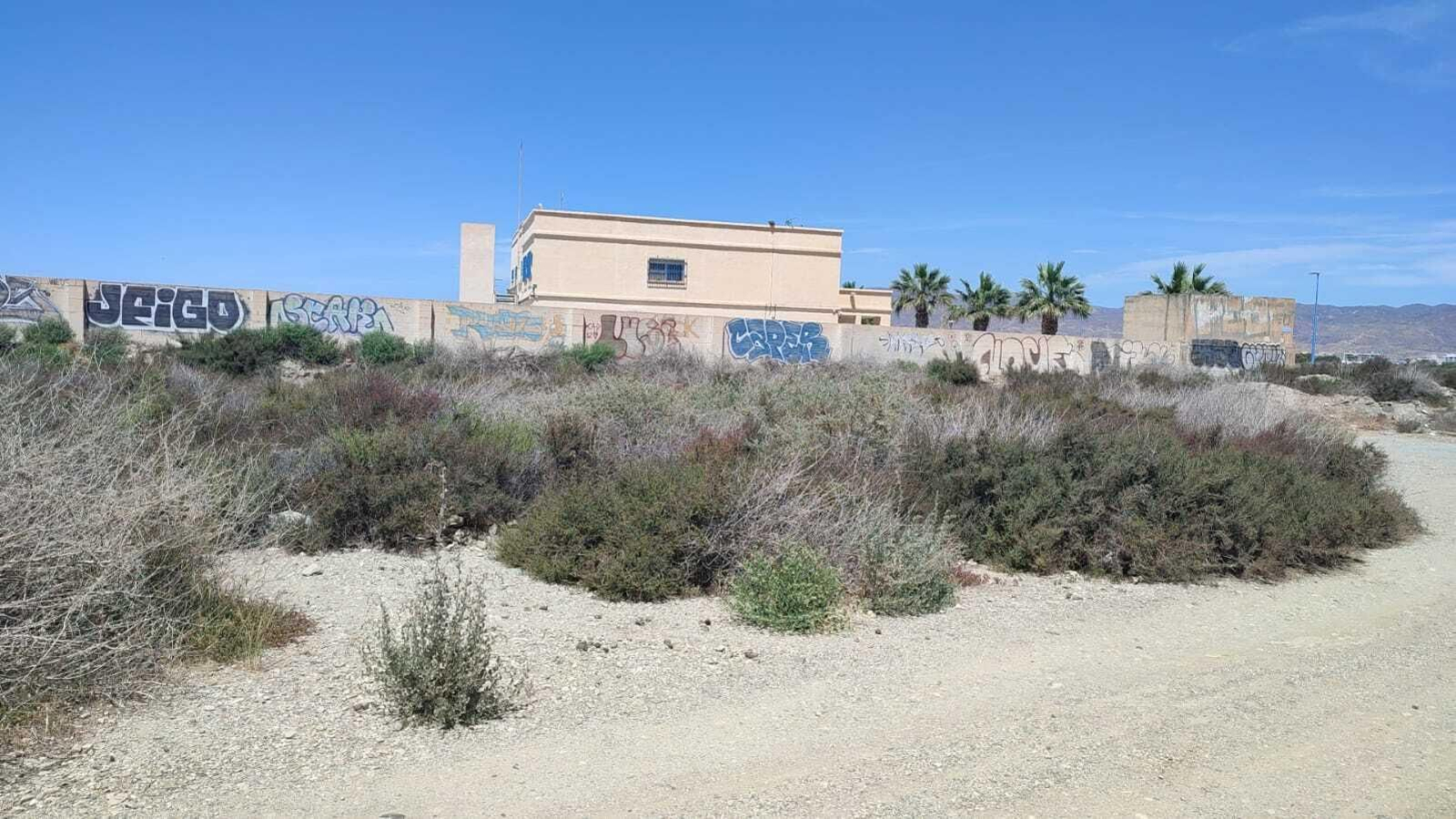 Este es el solar, junto al edificio de la DGT, que el Ayuntamiento va a acondicionar