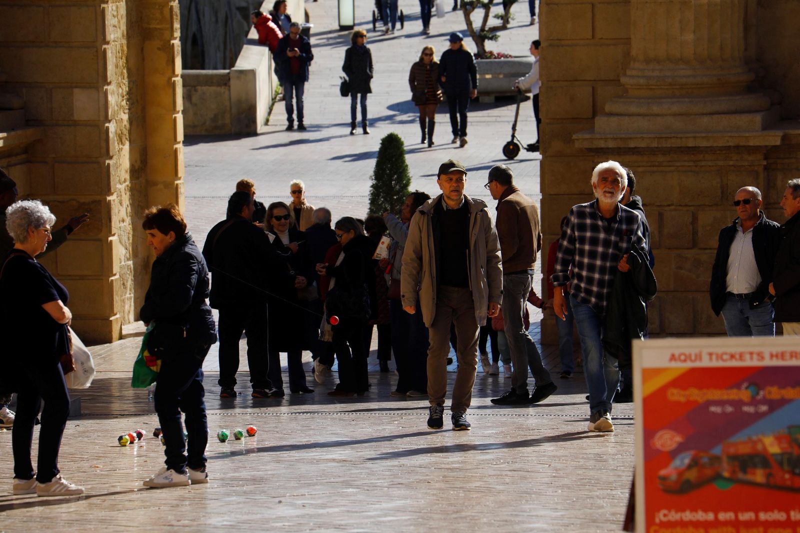 Córdoba se llena de turistas en el puente de la Constitución, en imágenes