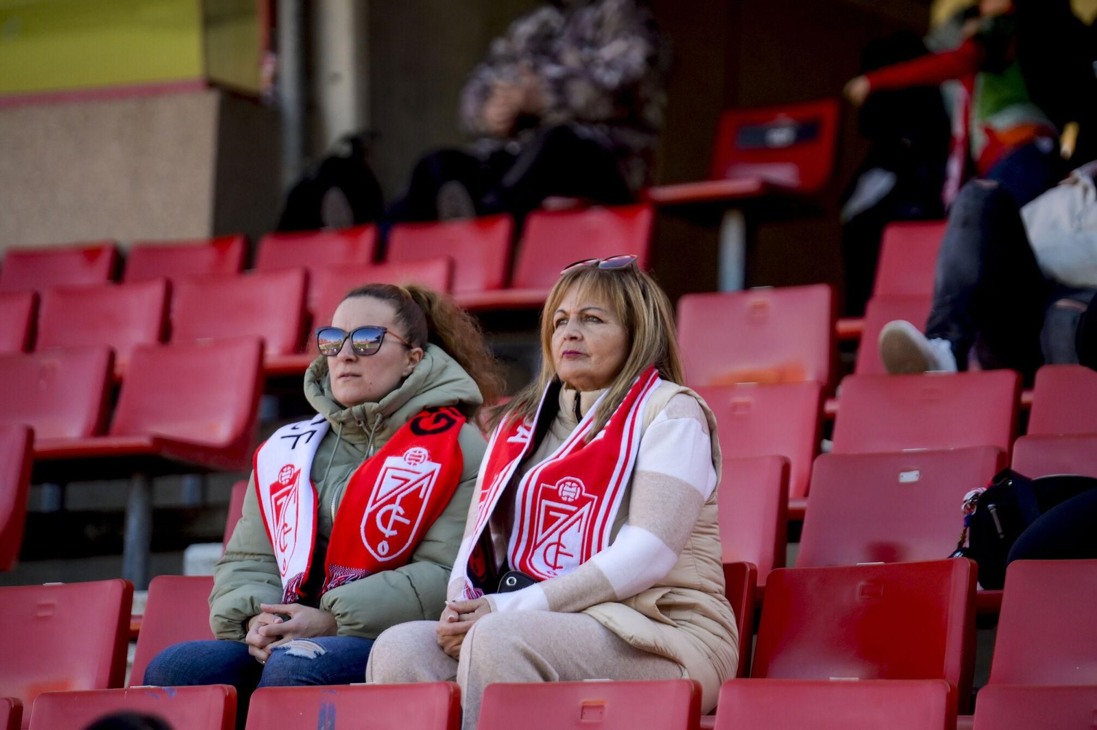 Encuéntrate en la grada y en el recibimiento al Granada CF