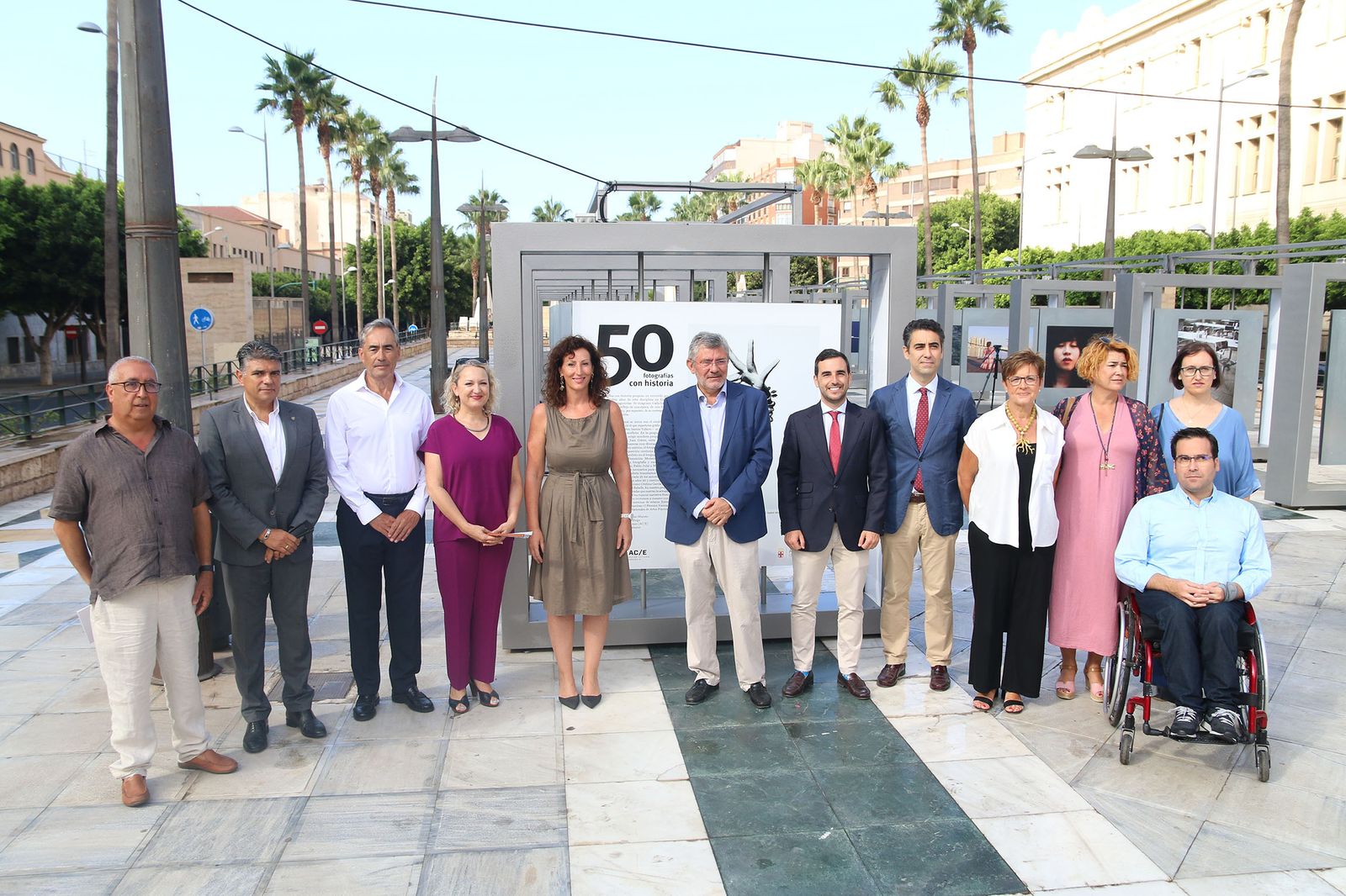 Acto de inauguración de la exposición ‘50 fotografías con historia’ en el Mirador de la Rambla.