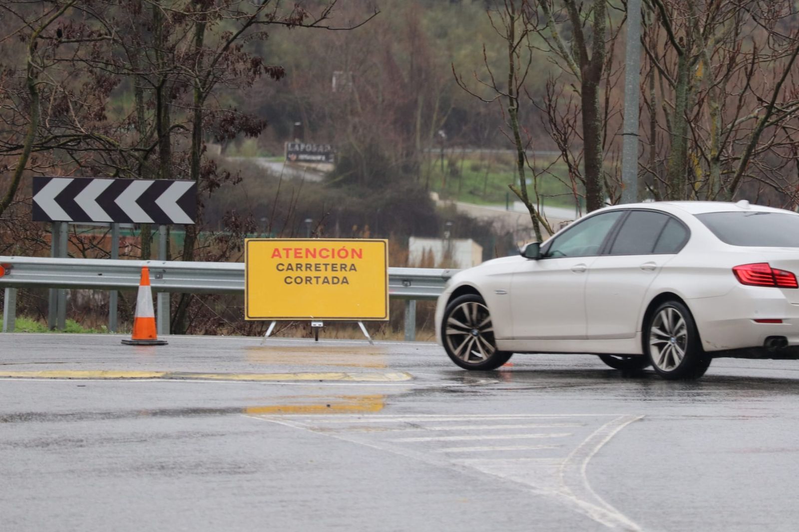 Los cortes de carreteras se multiplican en la provincia de Granada por la borrasca Leonardo.