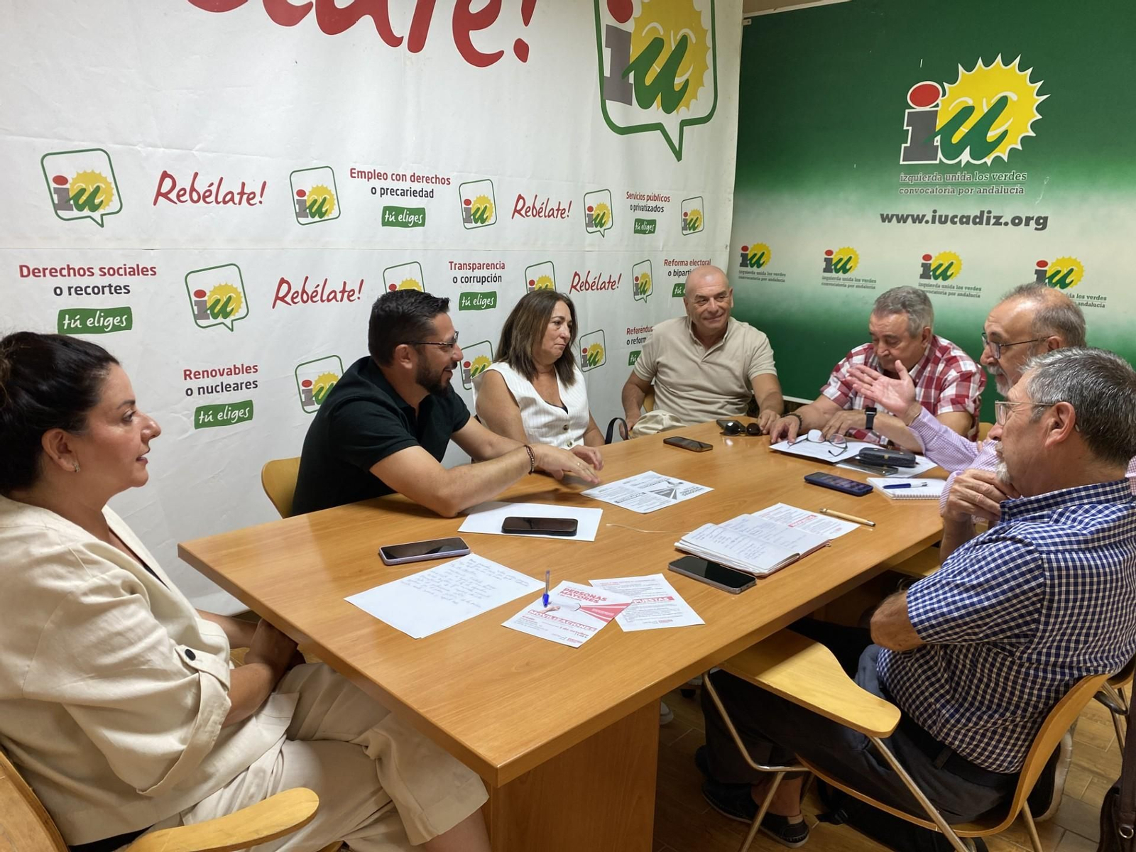 Encuentro entre IU y sindicatos por las movilización de la Ley de la Dependencia por el Día Internacional de los Mayores.