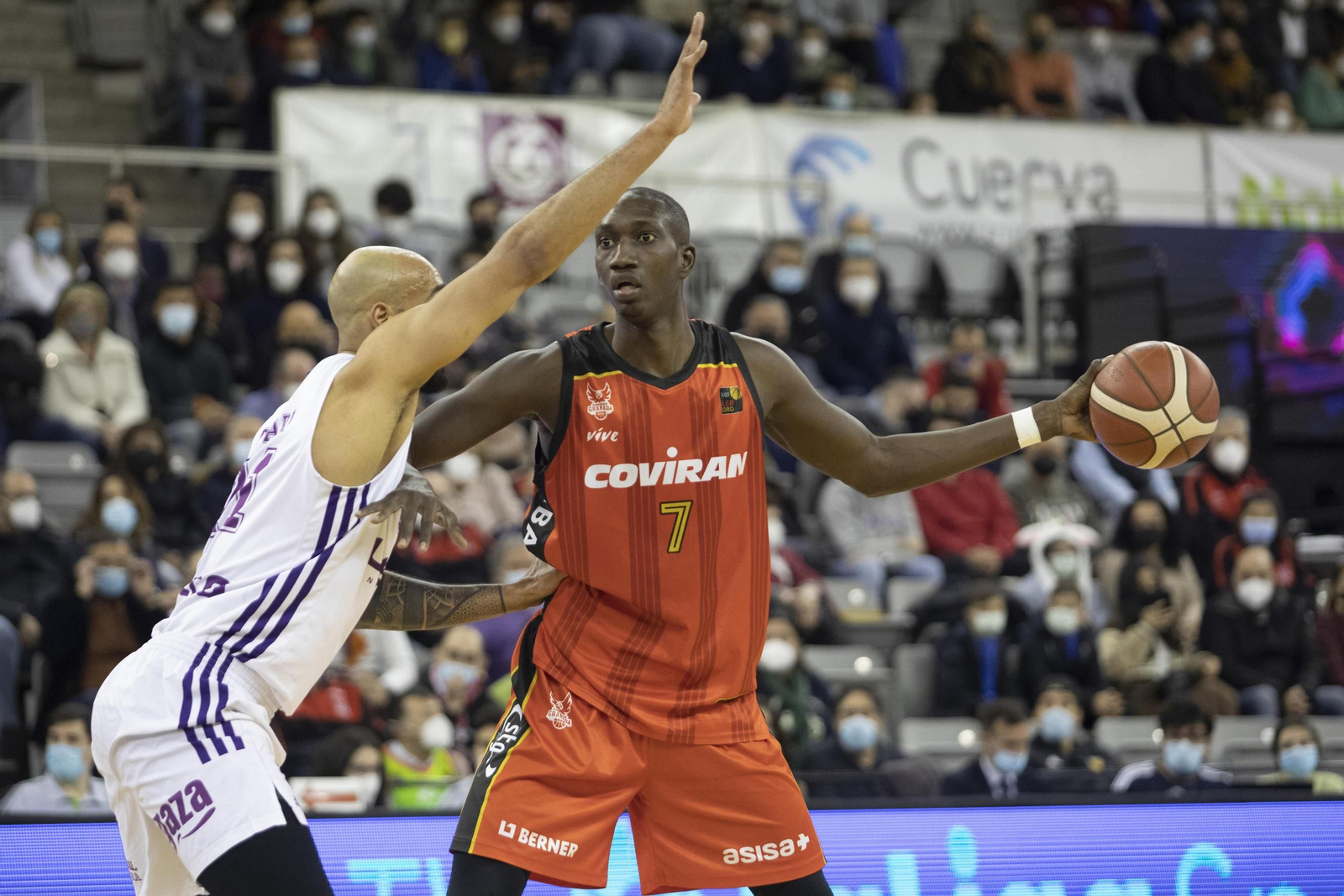 Niang cuajó un buen encuentro ante Valladolid.