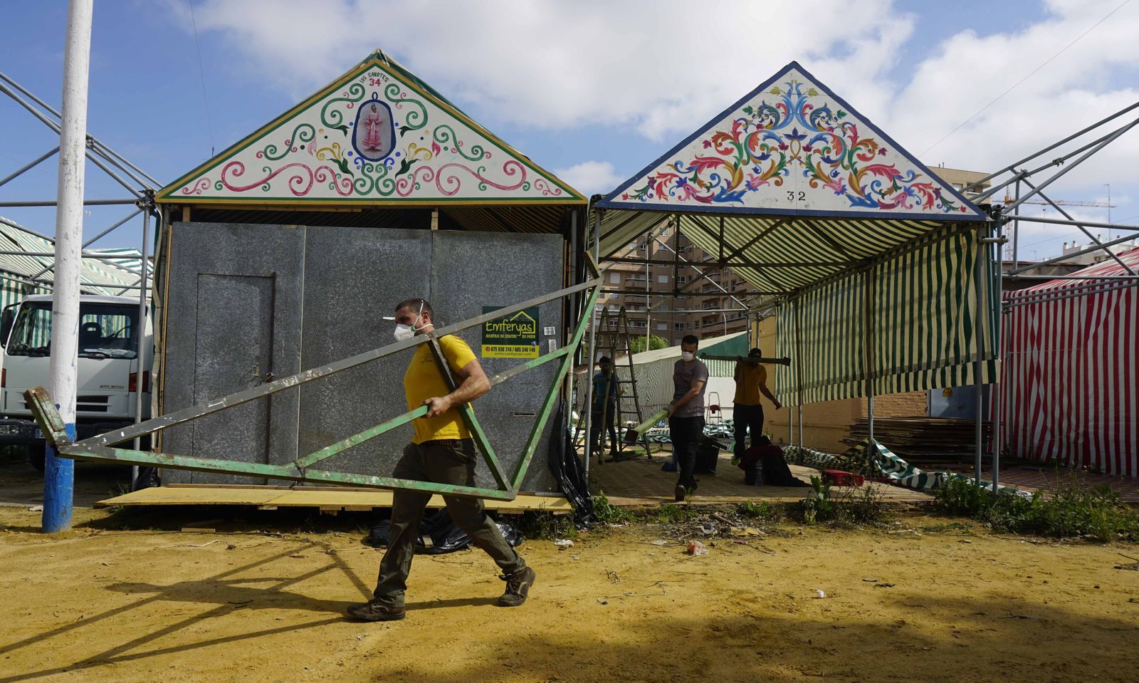 Coronavirus en Sevilla: Comienza el desmontaje de la feria