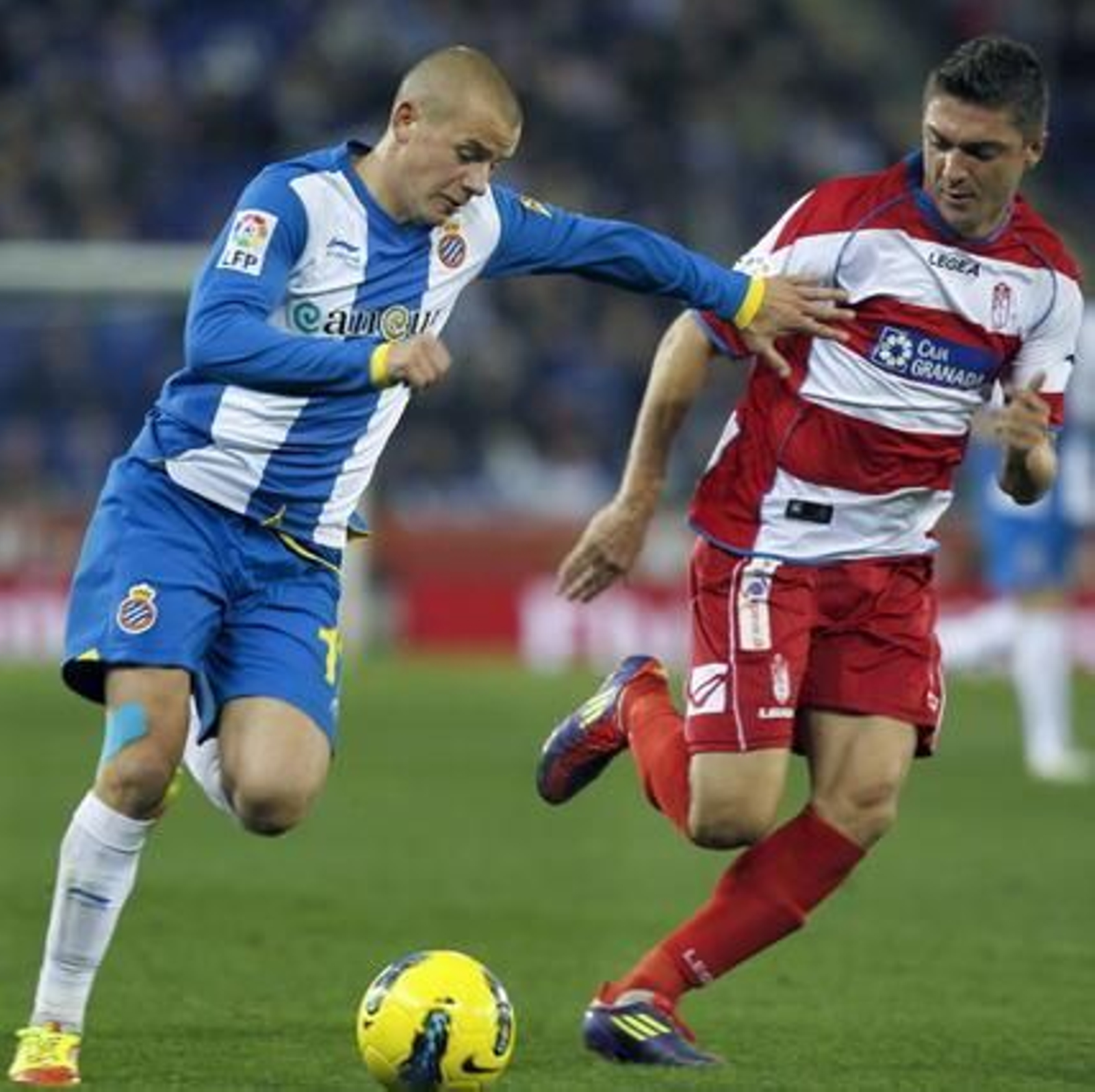 El Granada pierde con contundencia ante el Espanyol en Cornella El Prat (3-0). / EFE