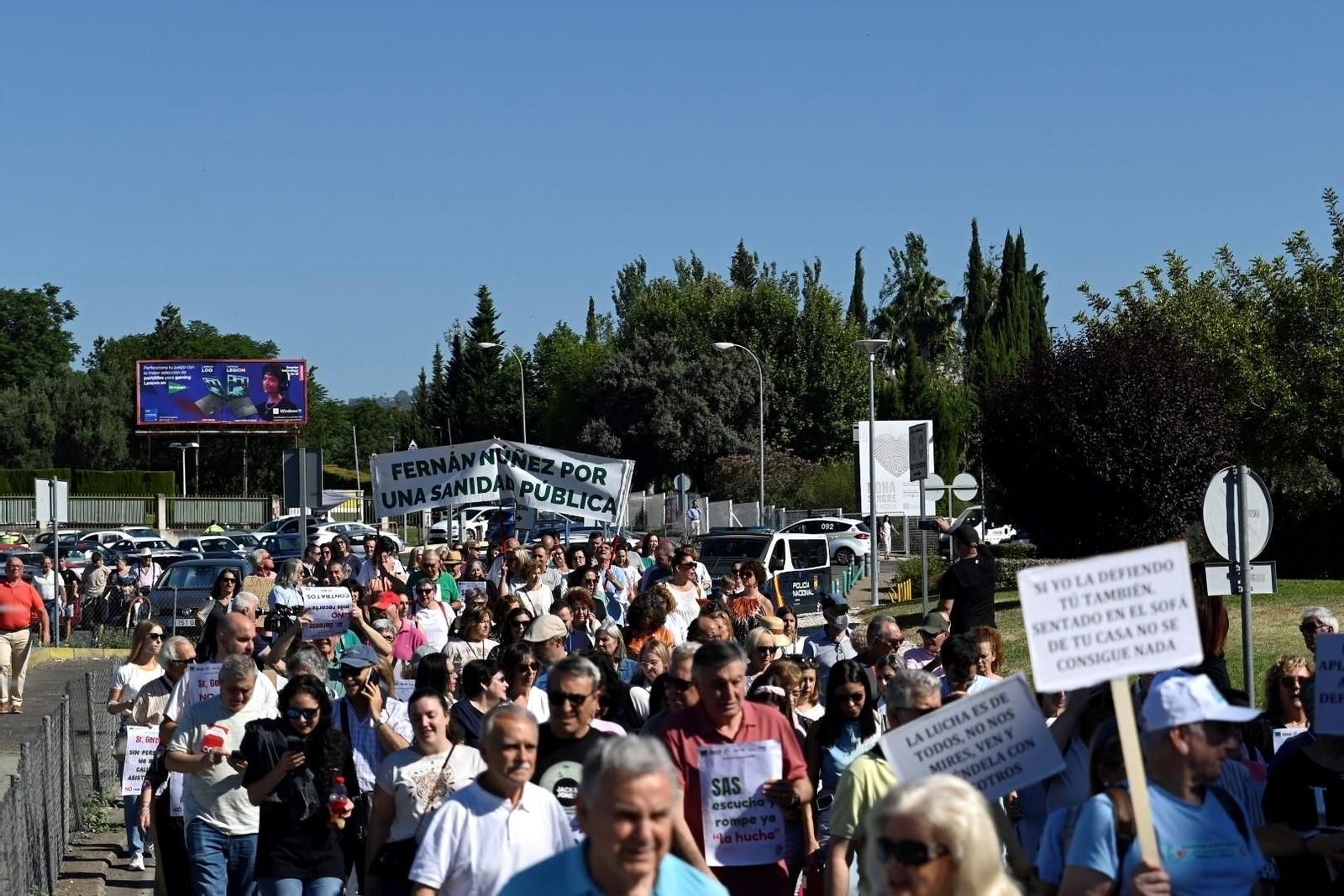 Las imágenes de la manifestación en el Hospital Reina Sofía por los recortes del SAS