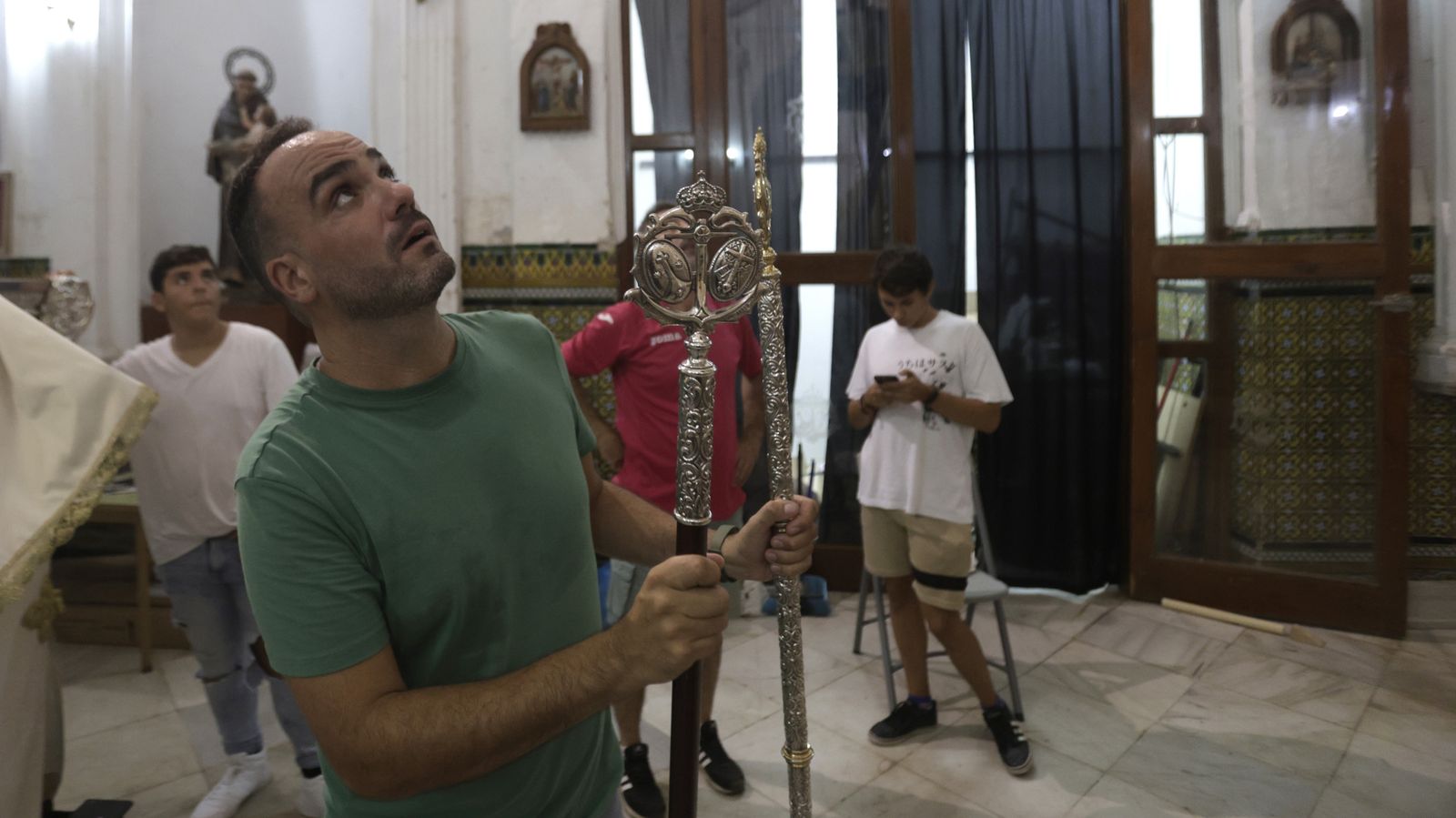 Preparativos en las iglesias de Algeciras para la Magna Mariana, en imágenes