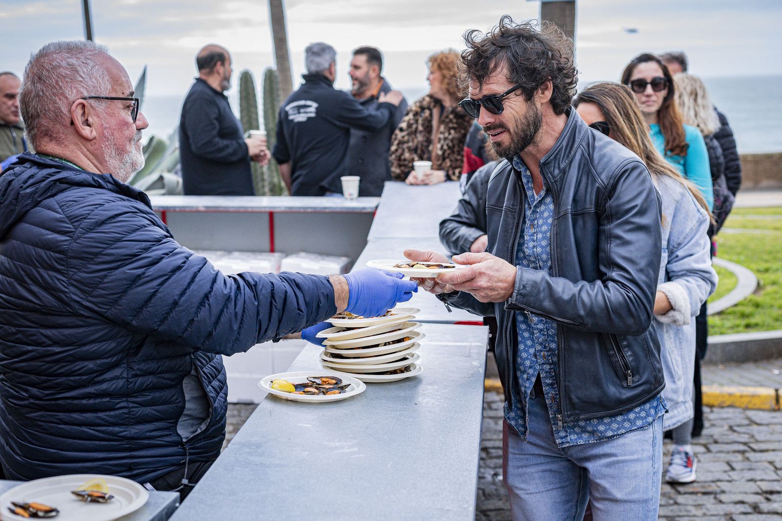 Las imágenes de la mejillonada popular en Cádiz 2026