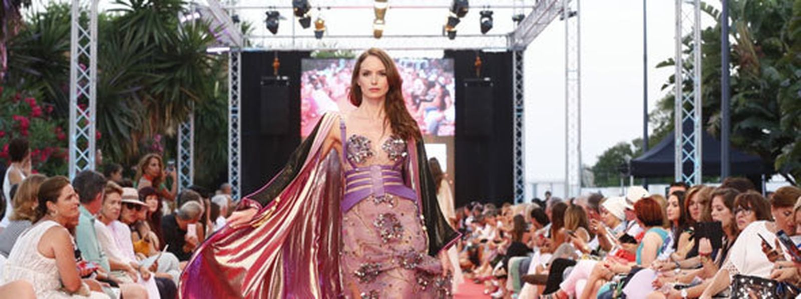 Uno de los diseños presentados por Omaymah Alta Costura. / PABLO SOUVIRON