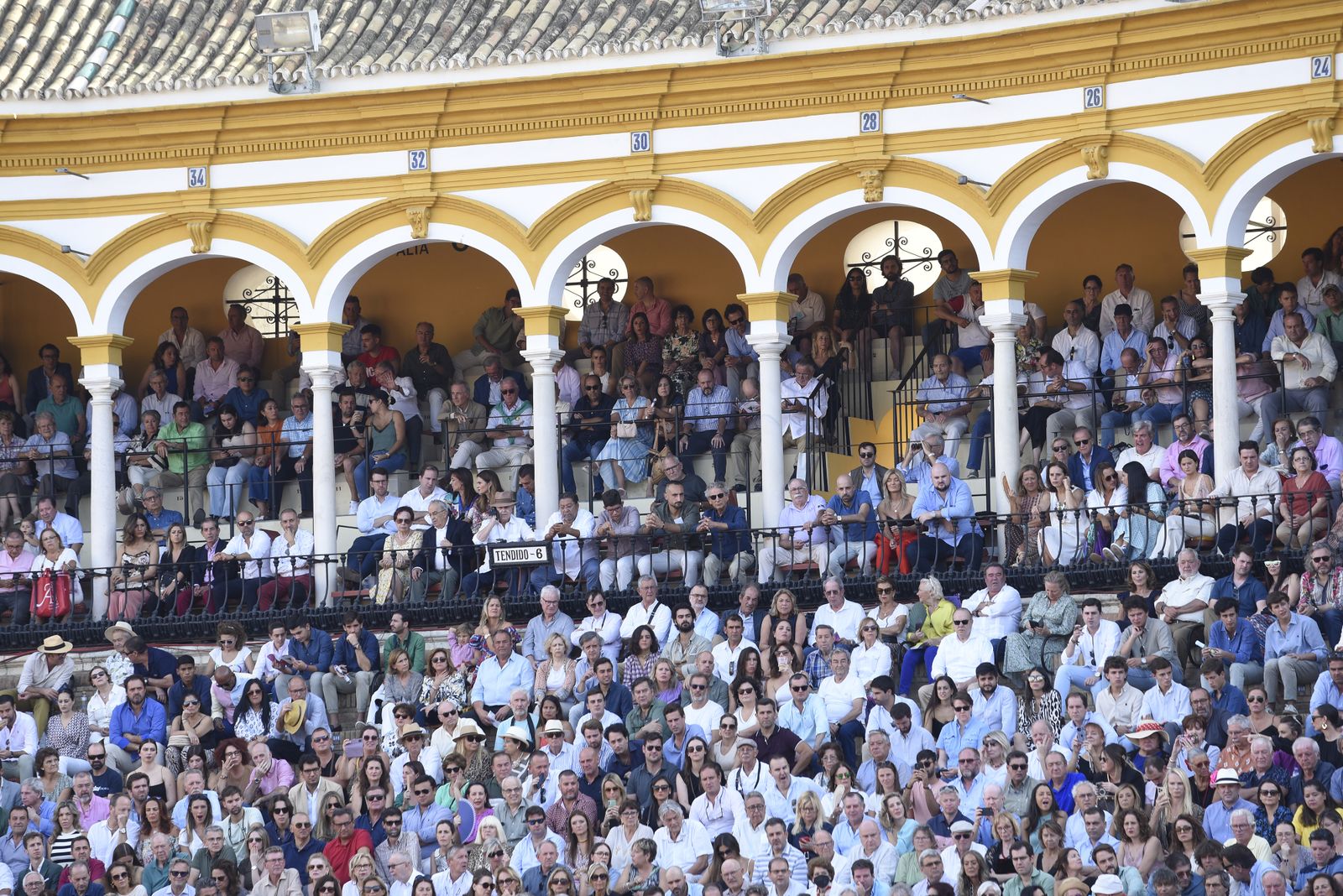 Búscate en la tercera corrida de toros de la Feria de San Miguel de Sevilla