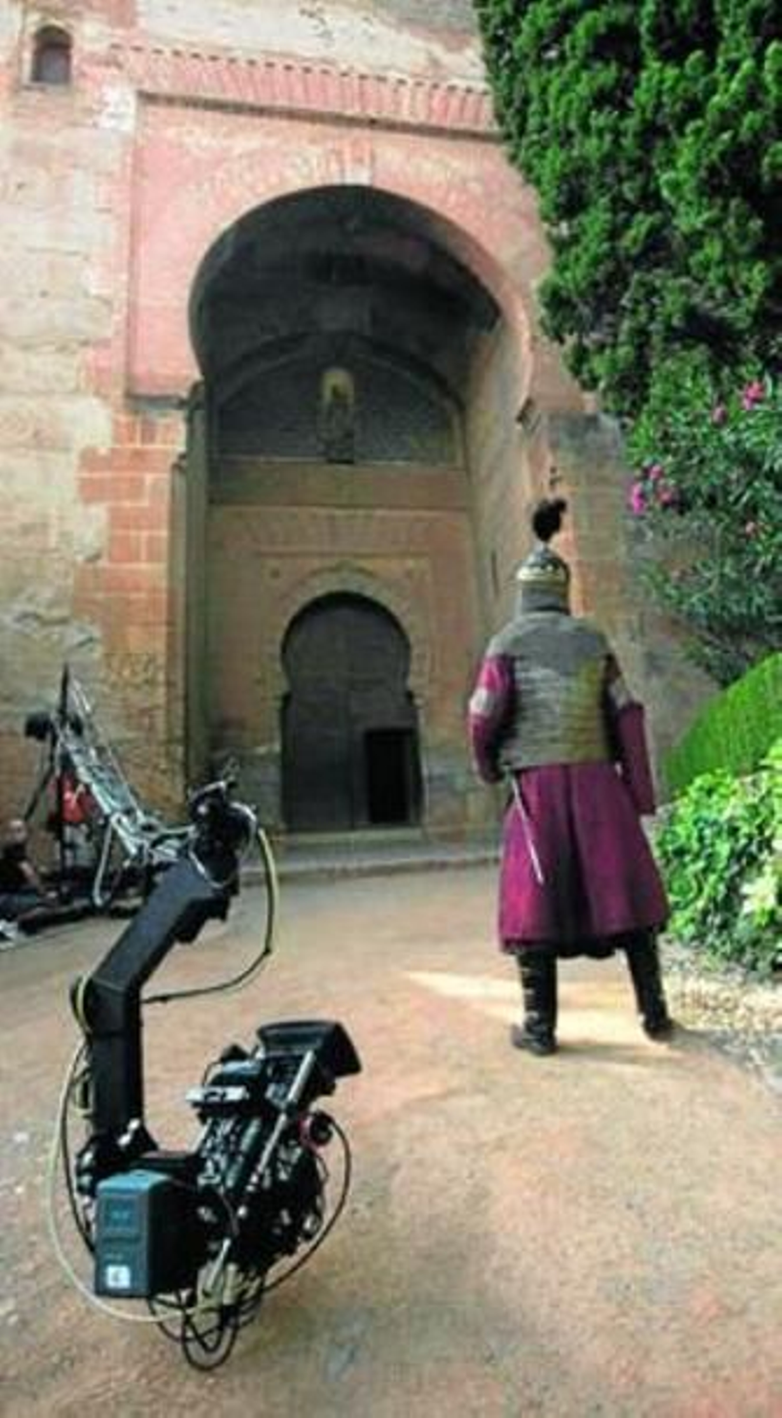 1, 2, 3 y 4. Diferentes momentos del proceso de pre-producción de la película 'Boabdil', de Antonio Banderas, para el que ya hay dos nombres asegurados: el del propio actor malagueño y del egipcio Omar Sharif. Kandor Graphics rueda en la Alhambra para luego transformar las imágenes por ordenador con el fin de darle al monumento nazarí el aspecto auténtico que tuvo que tener en el siglo XV y recrear hasta el máximo cualquier detalle historíco de cara al filme. FOTOS: Kandor Graphics.