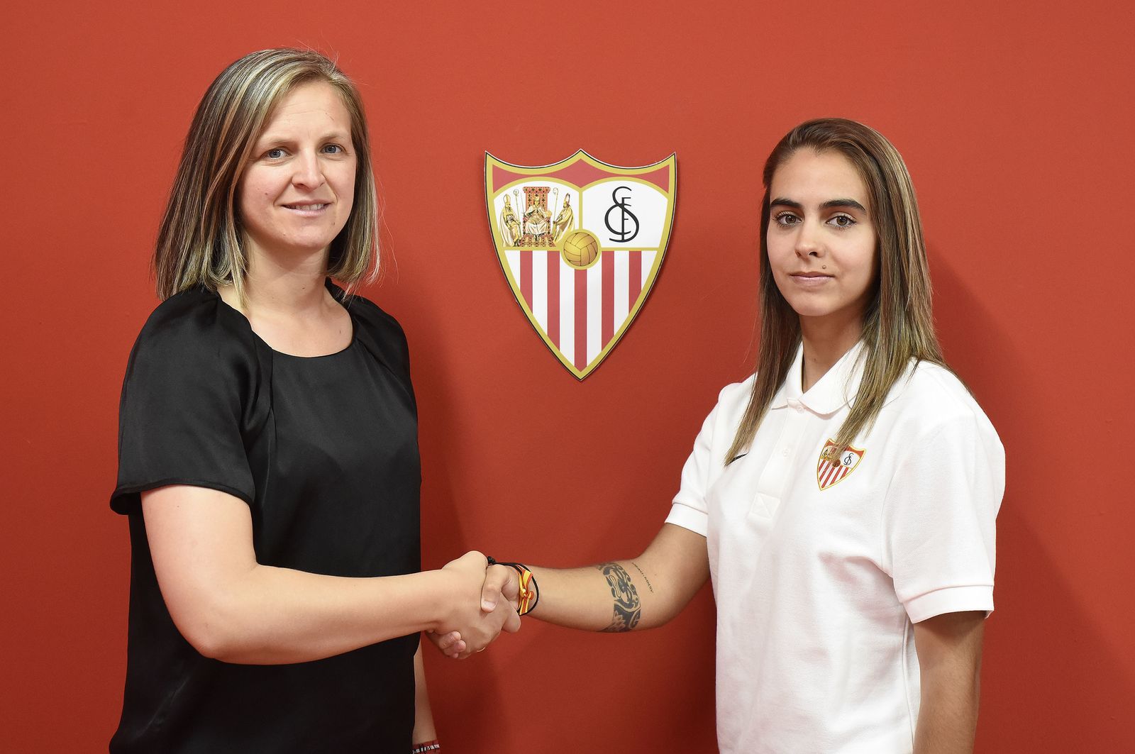 Macarena Portales, junto a Amparo Gutiérrez, responsable de fútbol femenino