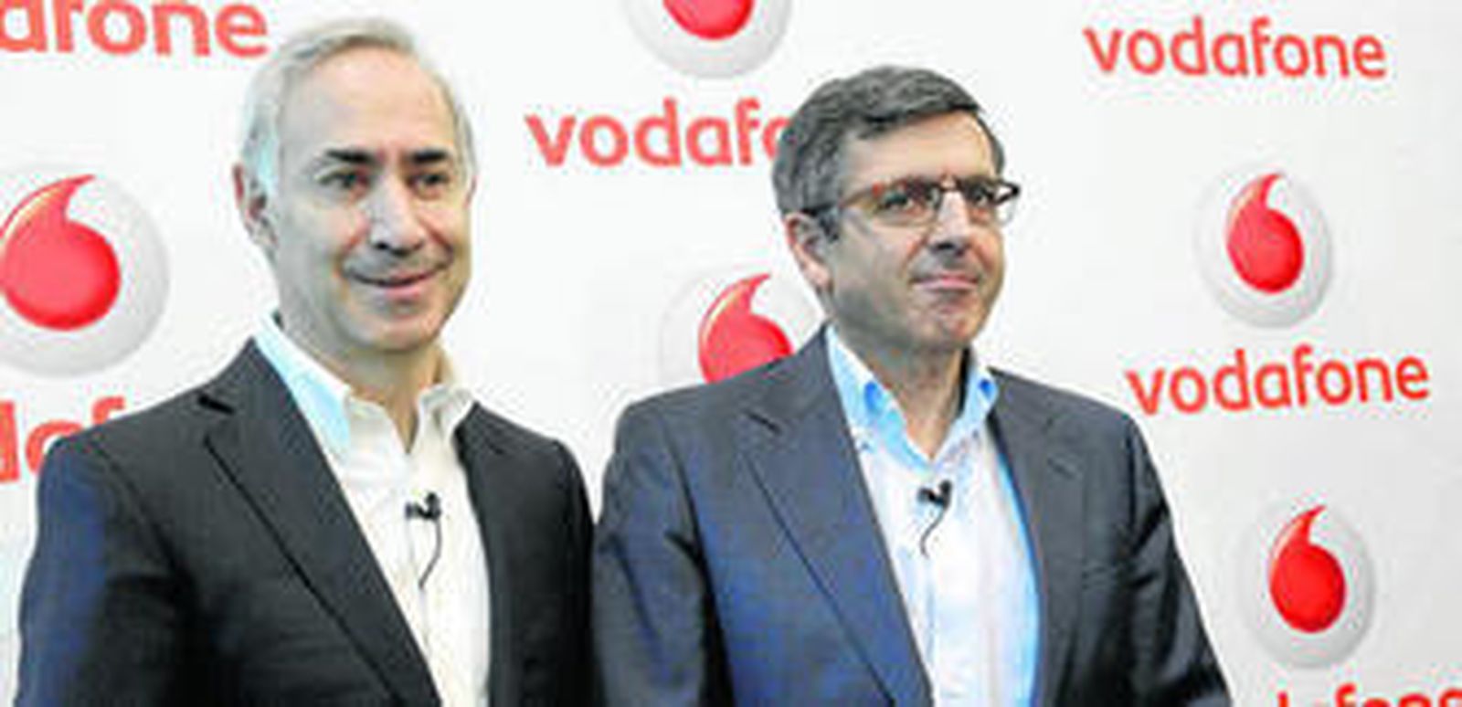 El consejero delegado de Vodafone  España , Antonio Coimbra, y el presidente de la compañía, Francisco Román.