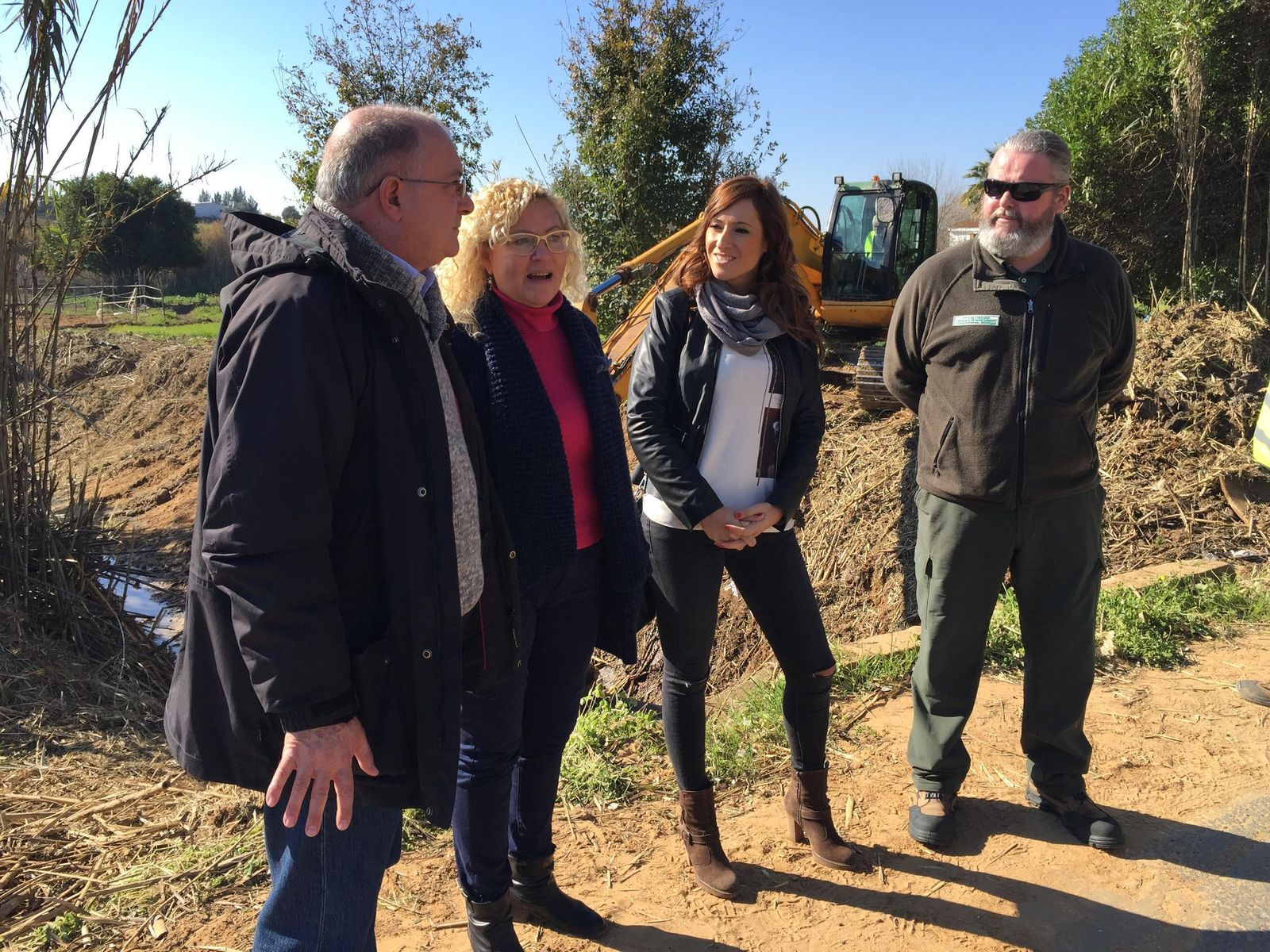 La delegada territorial de Medio Ambiente, junto a la concejal de Aljaraque y técnicos.