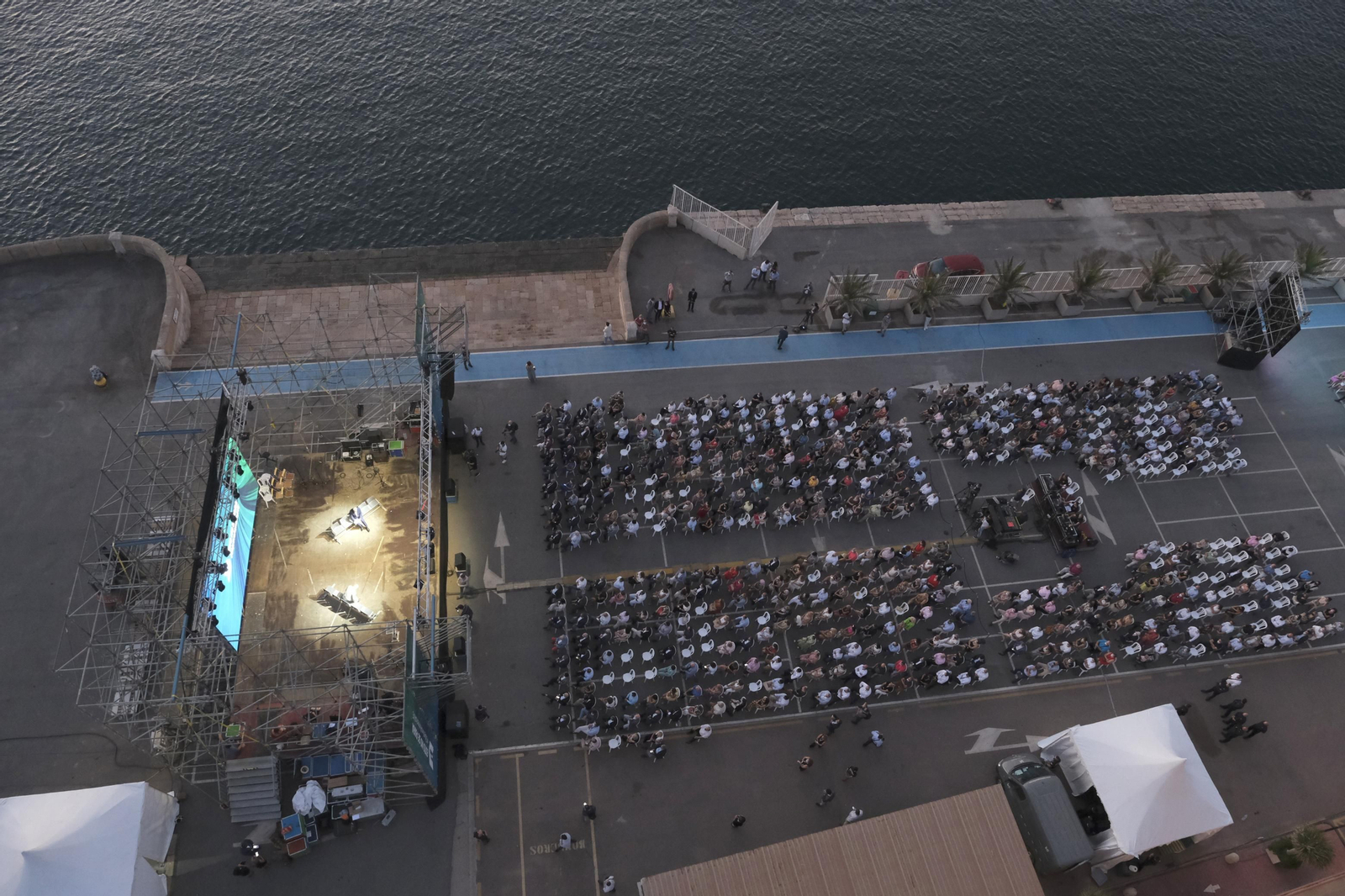 Fotogalería acto reivindicativo por la llegada del AVE a Almería.