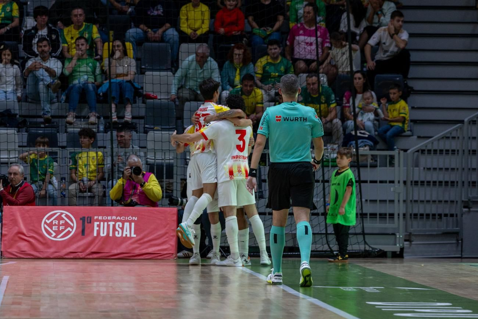 Las mejores fotos de la goleada del Jaén Paraíso Interior FS ante Industrias Santa Coloma