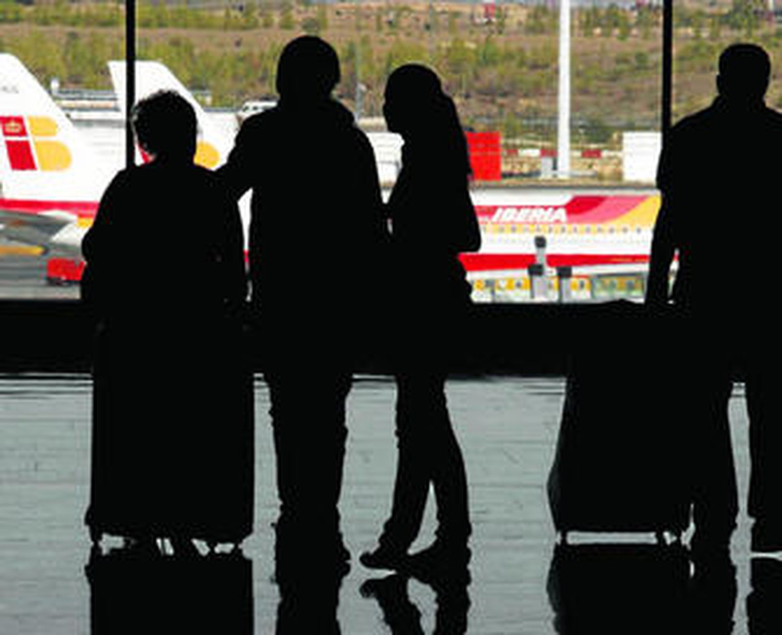 Afectados por una huelga de pilotos de Iberia en Barajas.