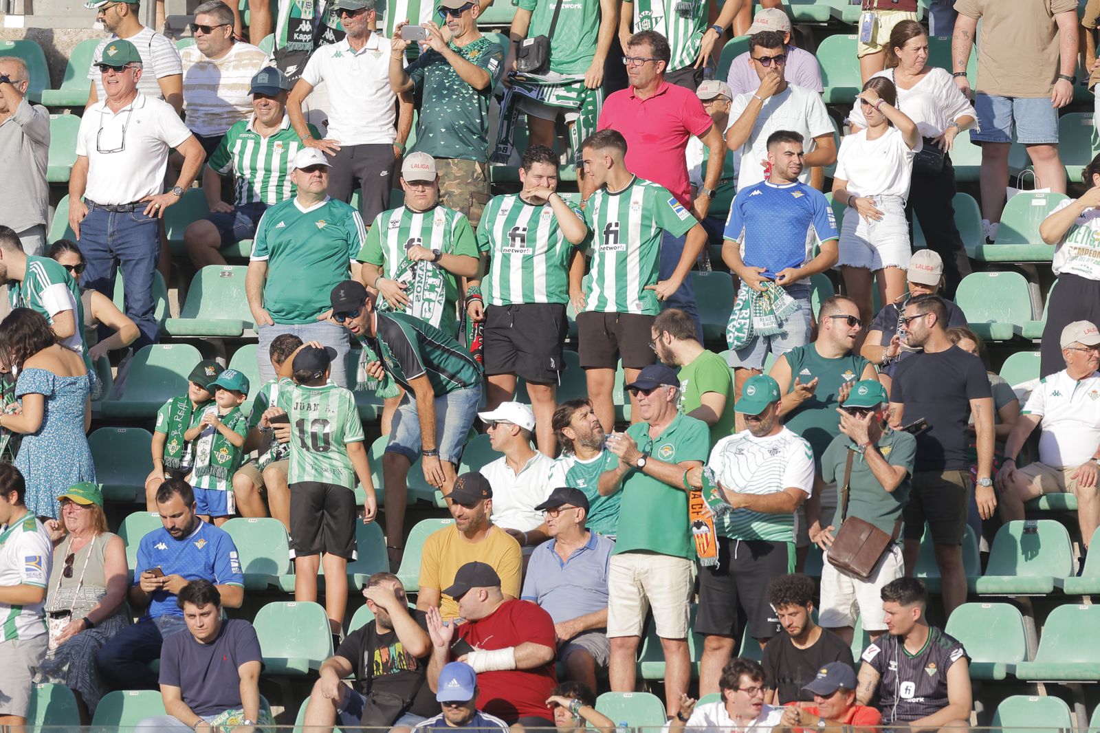 Búscate en la fotos del Betis-Sparta