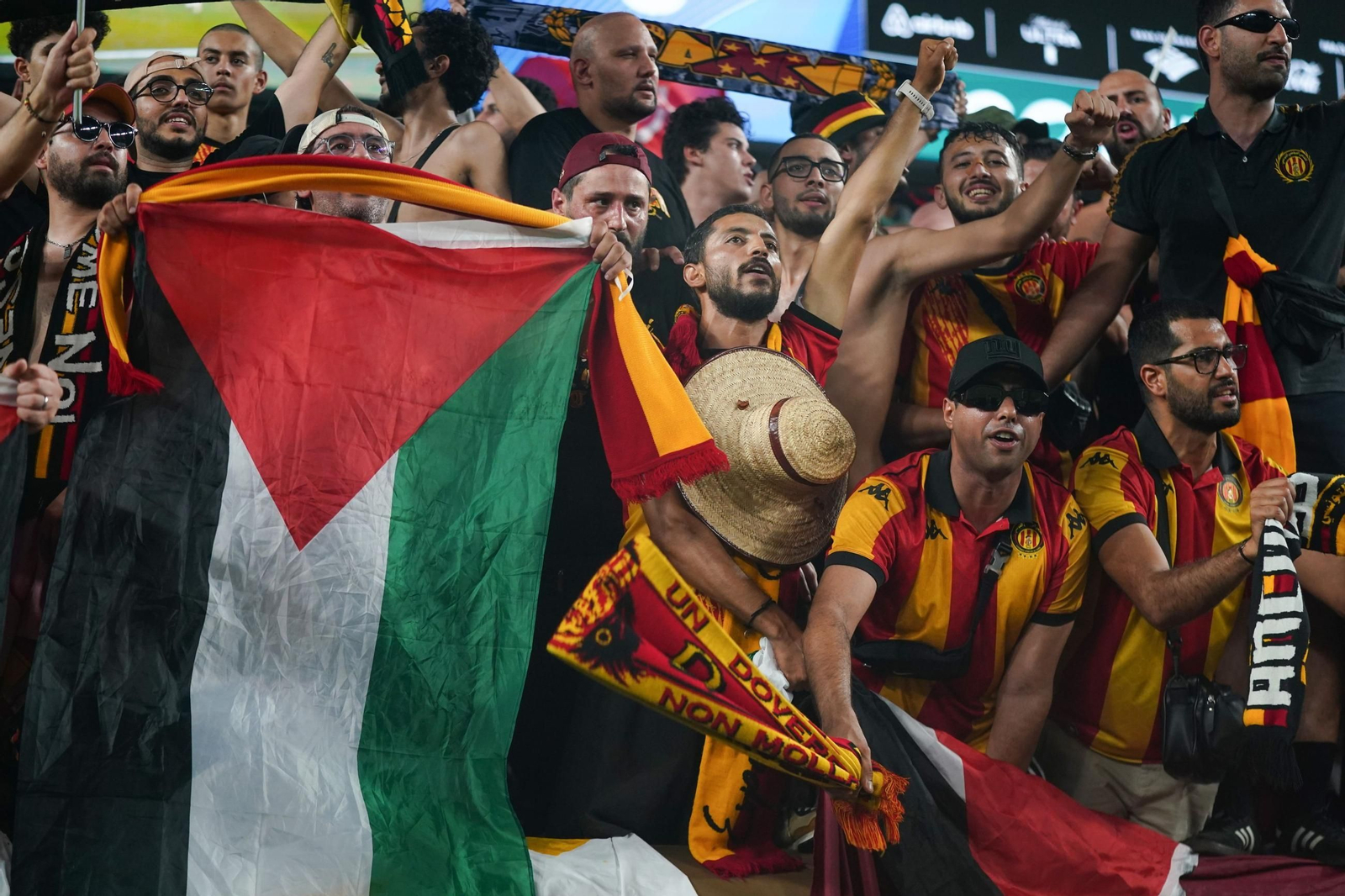 Esperance Tunisie - Chelsea (43).jpg Esperance Tunisie - Chelsea (43).jpg