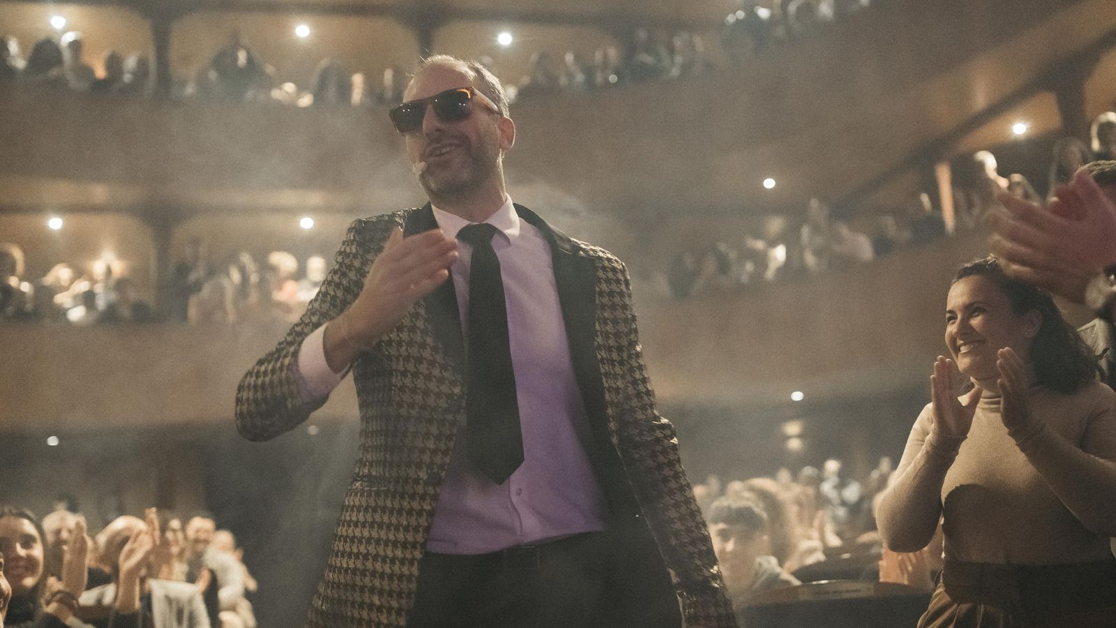 Manolo Morera es aclamado en todos sus espectáculos al grito de "presidente", "presidente"