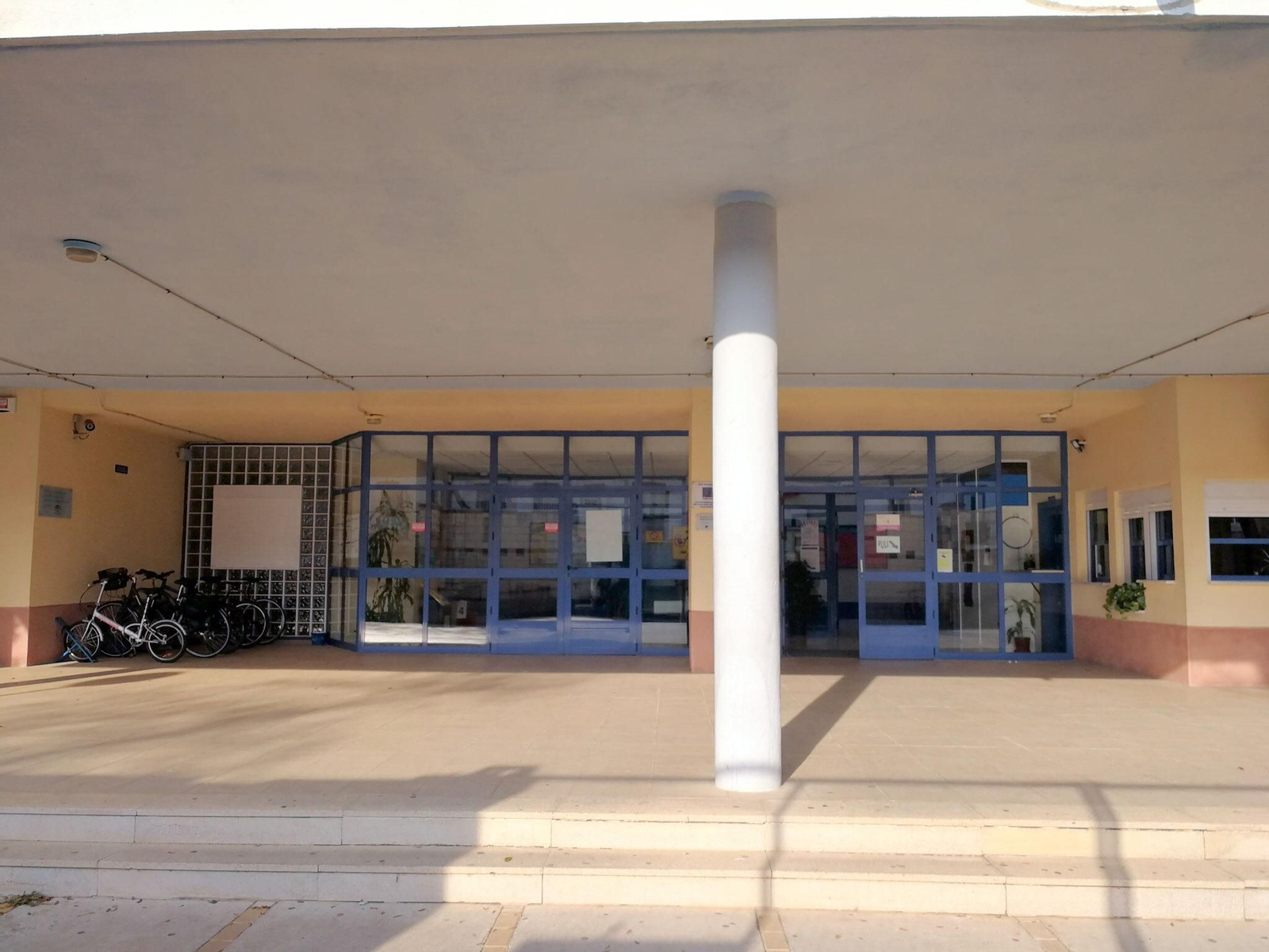 Entrada del IES Fernando Savater de Jerez.