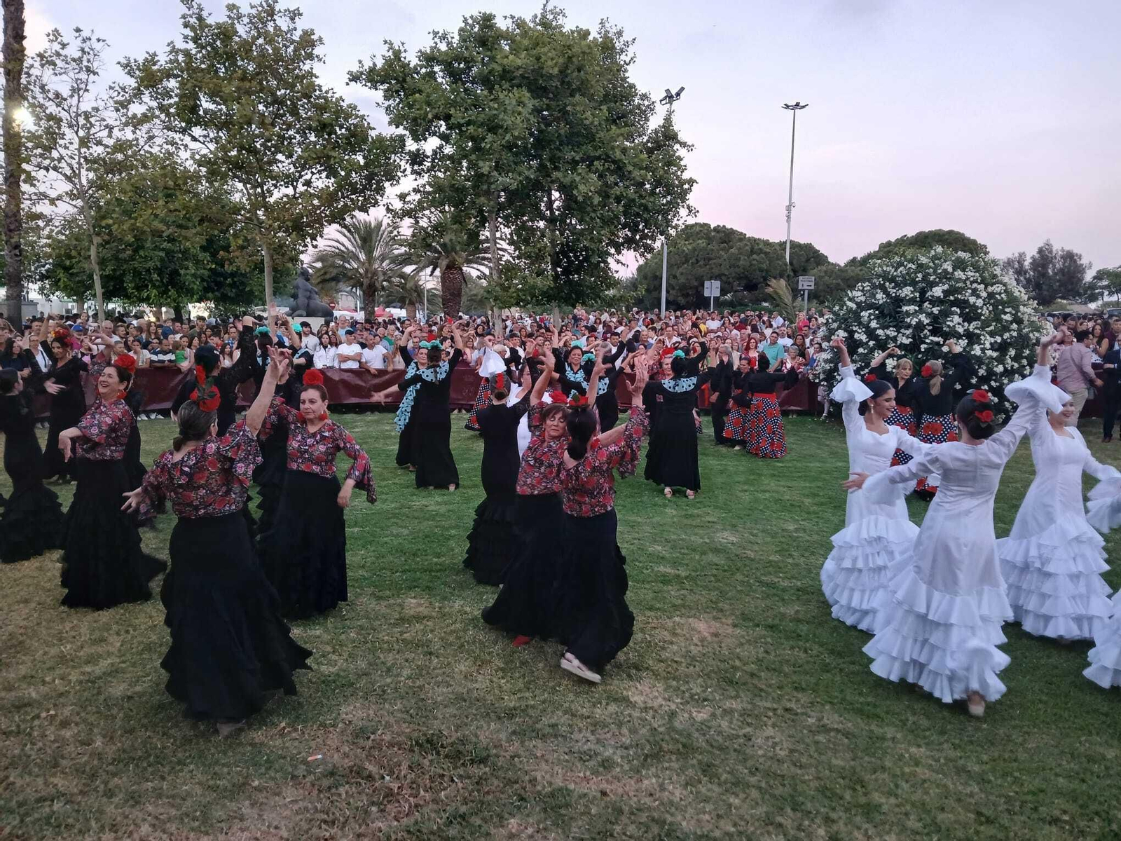 Imágenes de la Feria de Chiclana 2024: alumbrado y las primeras horas de fiesta