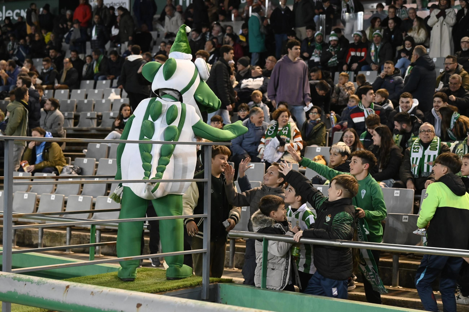 Las mejores fotos del gran ambiente en El Arcángel para el Córdoba CF - Eibar Las mejores fotos del gran ambiente en El Arcángel para el Córdoba CF - Eibar