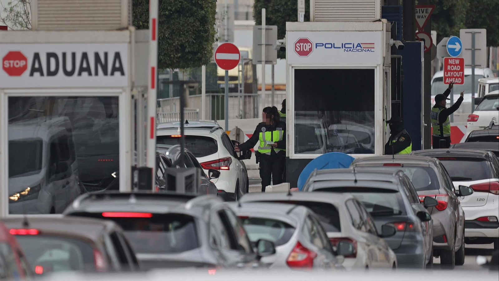 Colas de coches para entrar en Gibraltar desde La Línea.