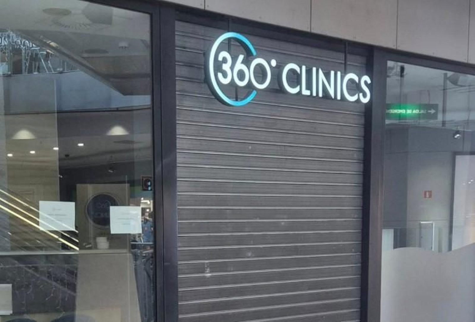 La clínica de 360 Clinics en Córdoba, con las persianas echadas.
