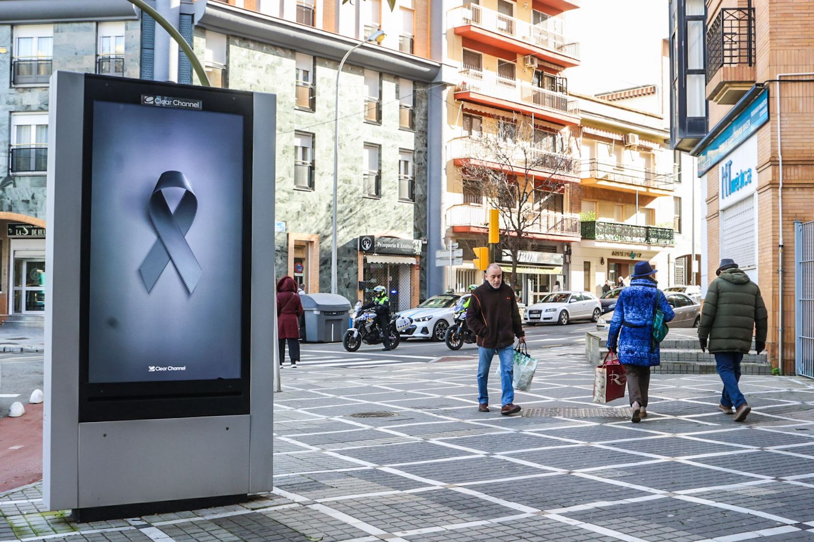 Fotografías de muestras de condolencias a las víctimas en diferentes puntos de la ciudad