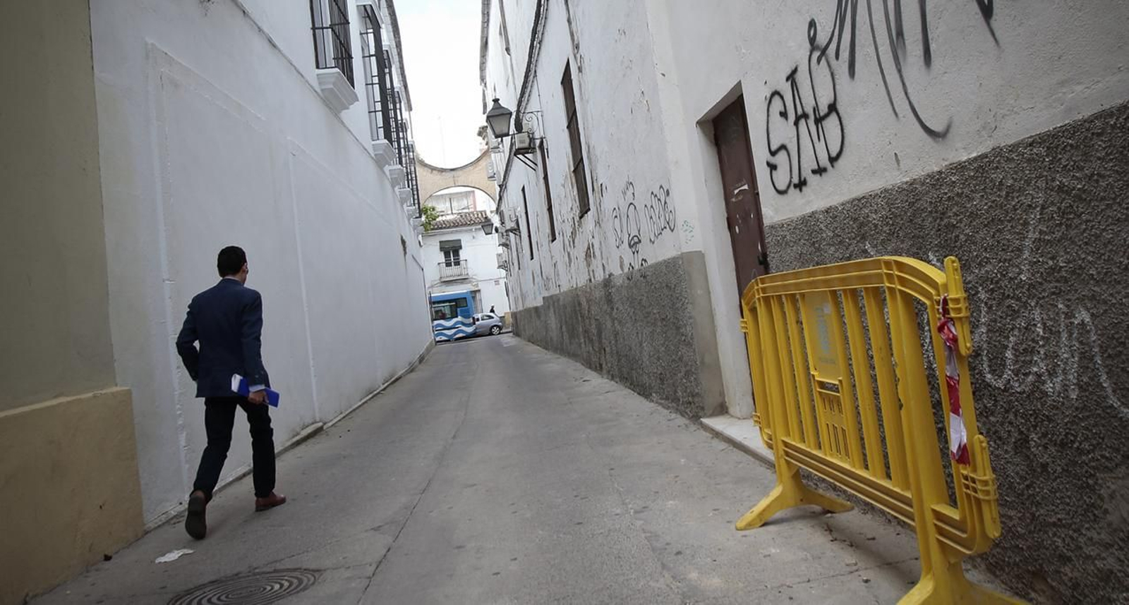 Una valla municipal cerca de donde se produjo el desprendimiento. Una valla municipal cerca de donde se produjo el desprendimiento.